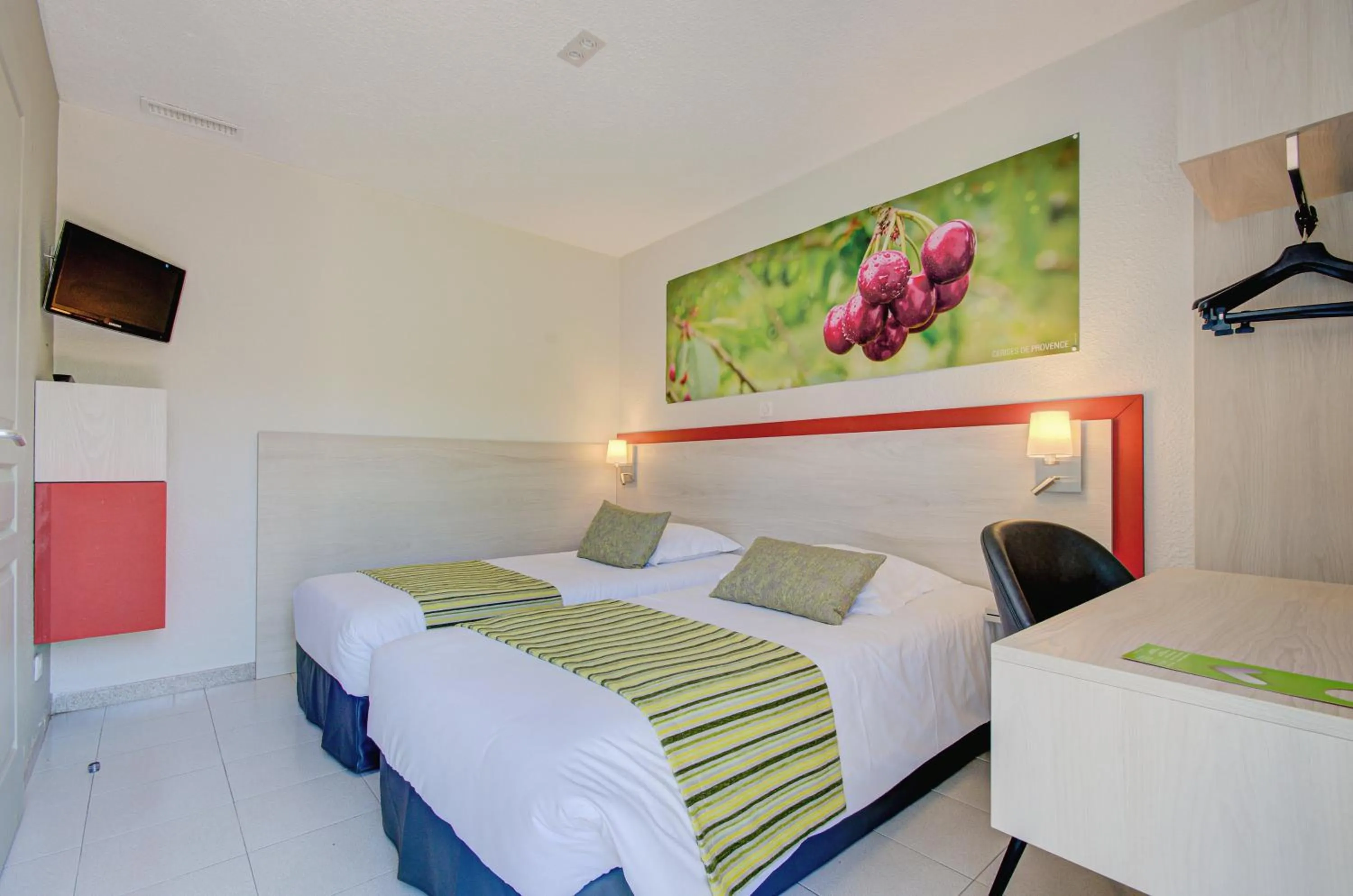 Photo of the whole room, Bed in Hôtel Saint Louis