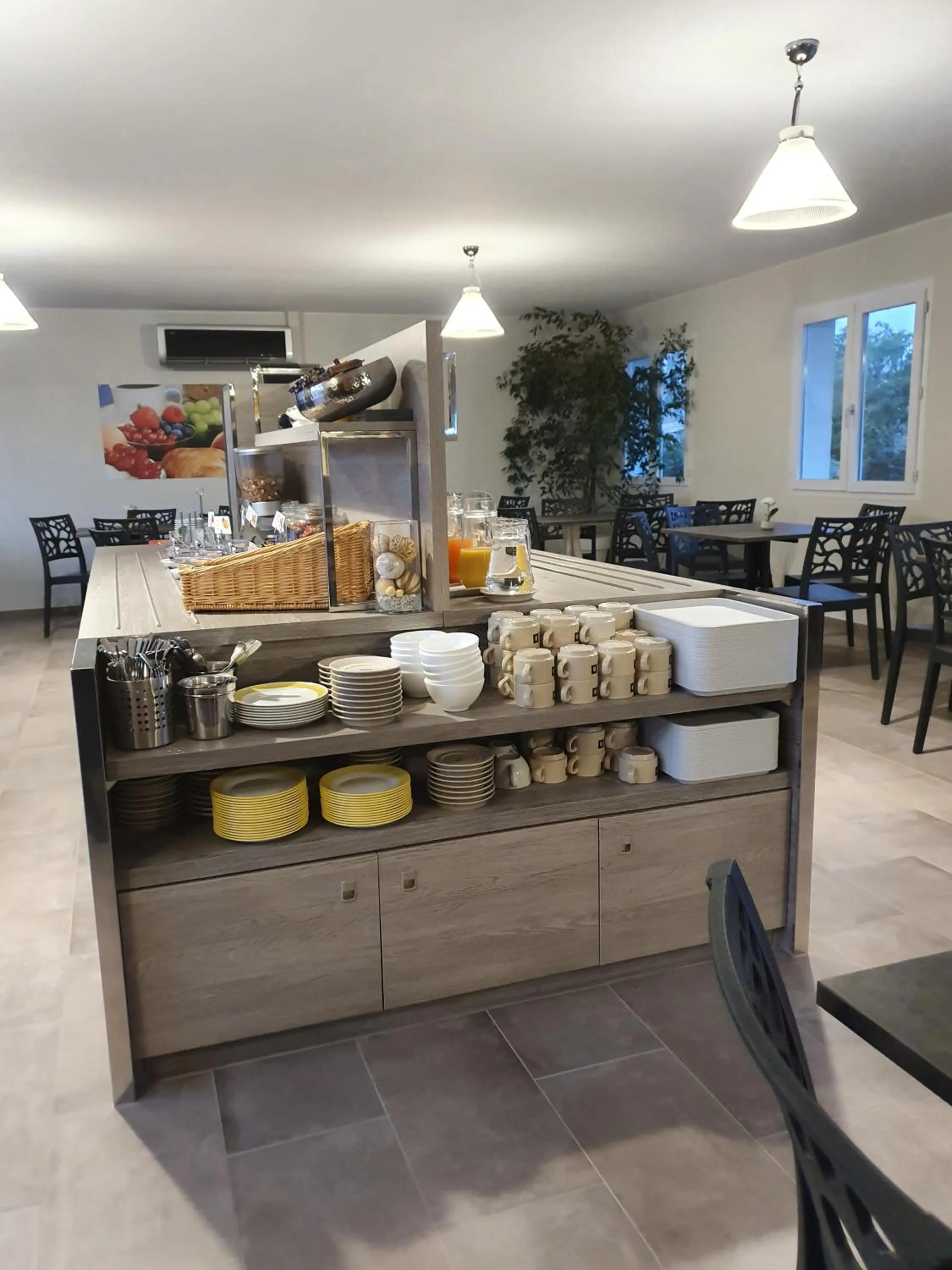 Continental breakfast in Hôtel Saint Louis