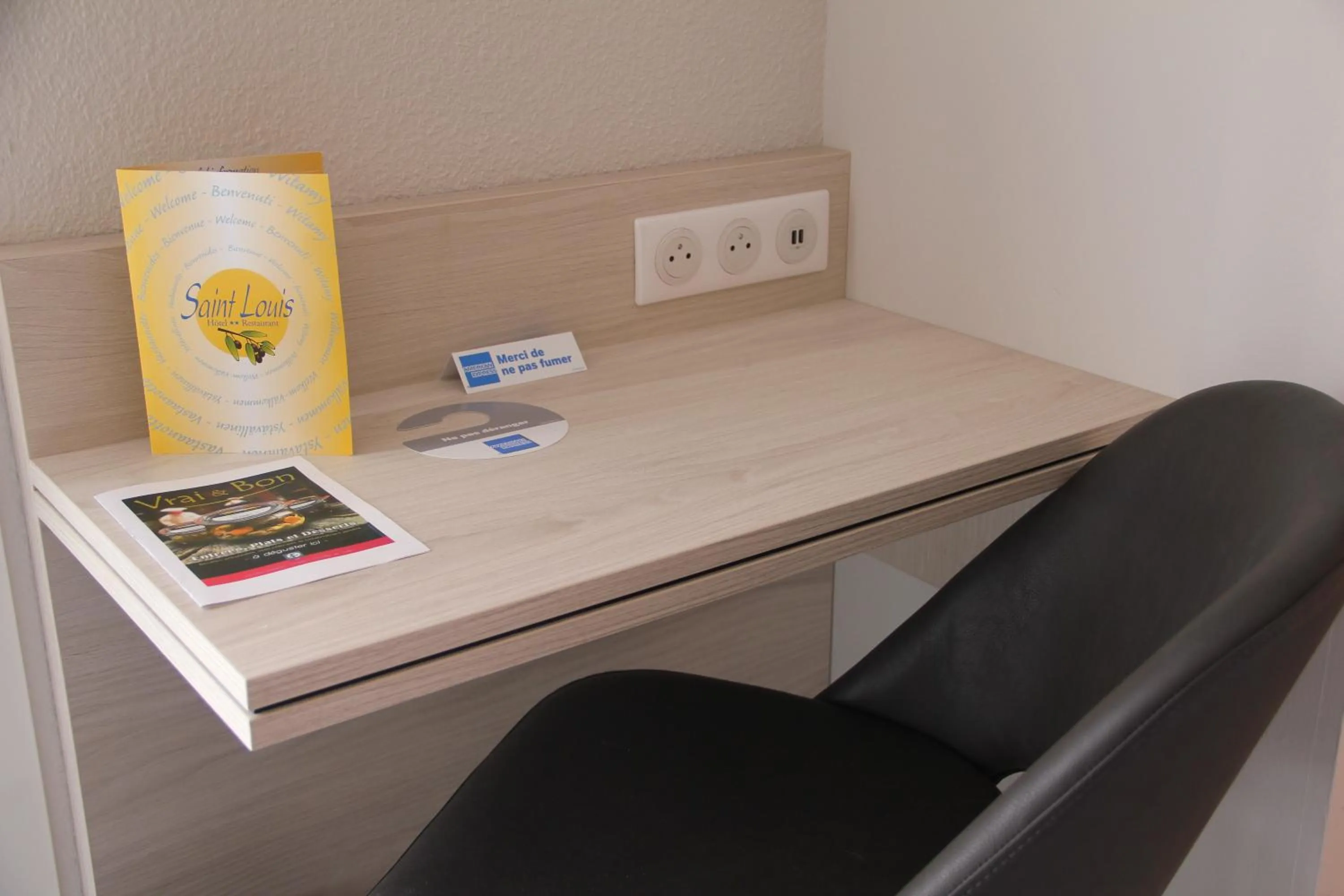 Seating area in Hôtel Saint Louis