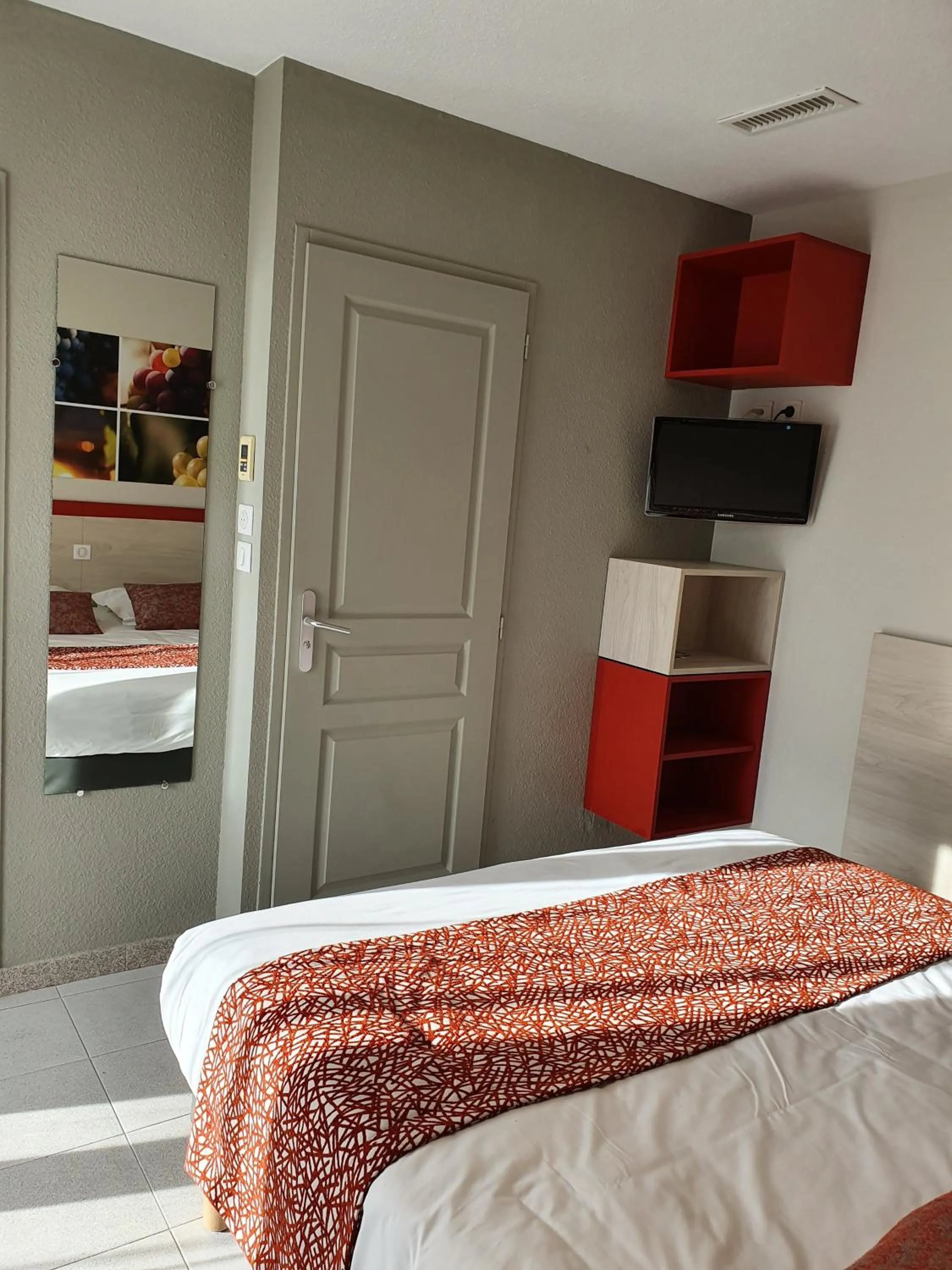 Bedroom, Bed in Hôtel Saint Louis