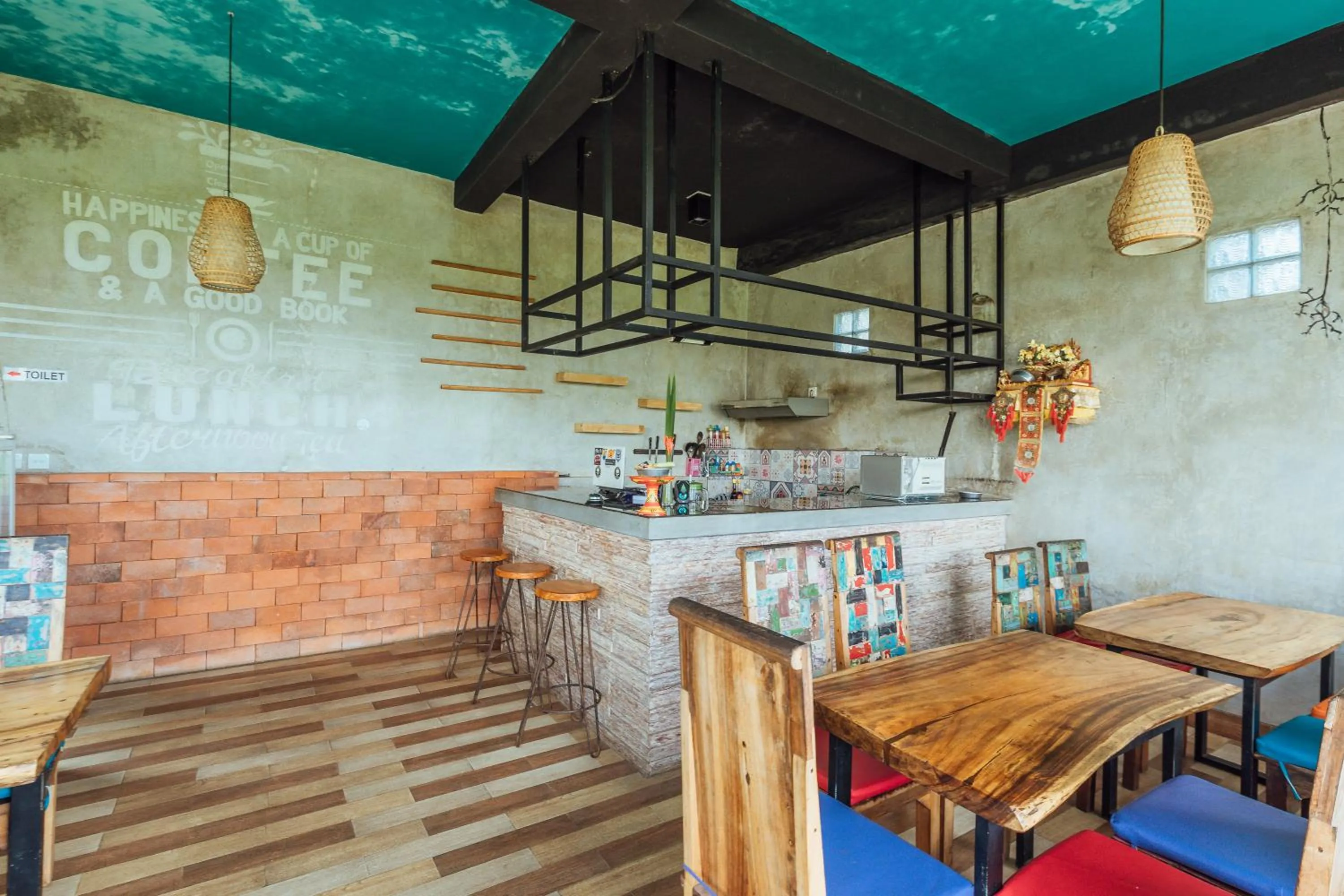 Restaurant/places to eat in Green Sala Villa