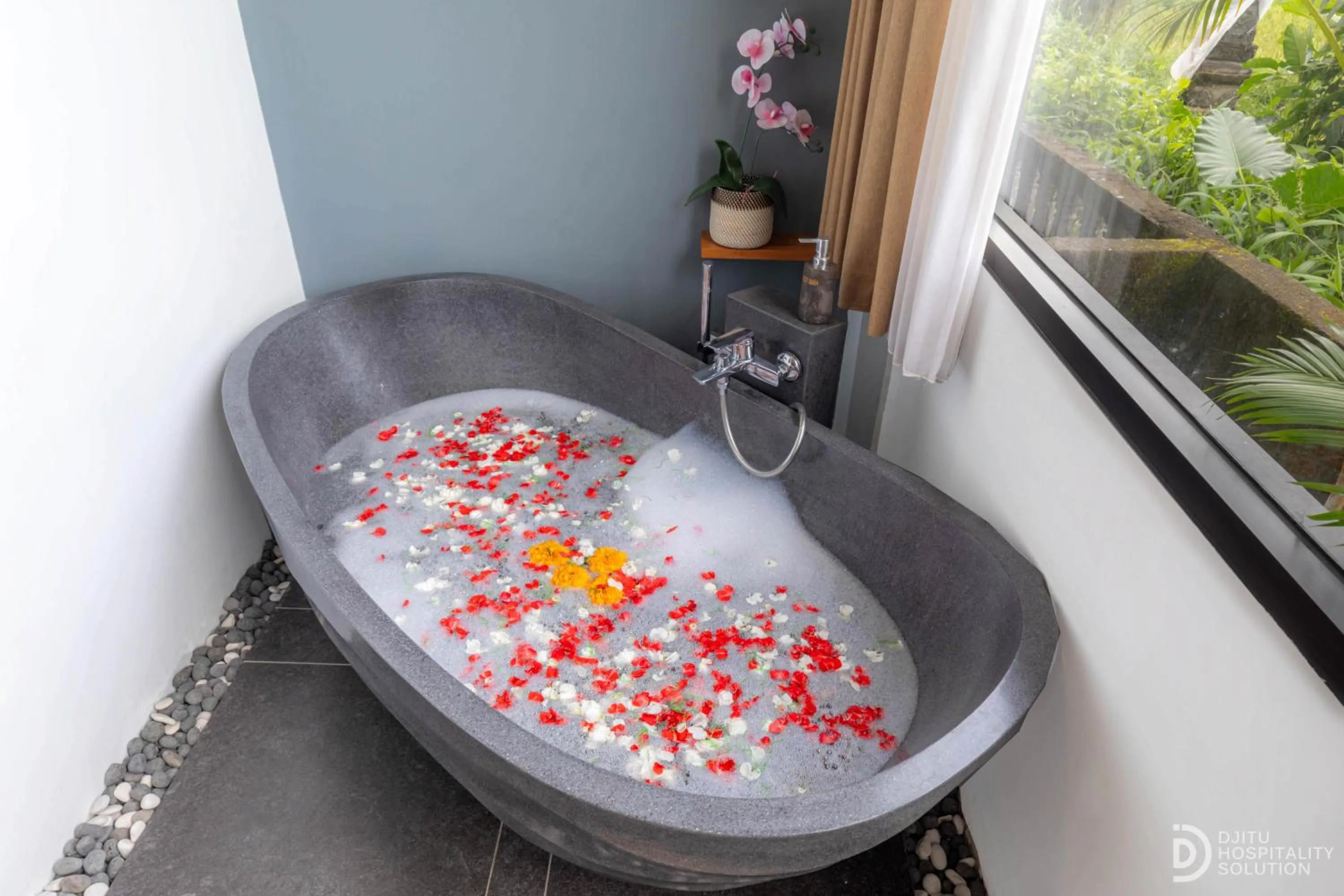 Bath in Green Sala Villa