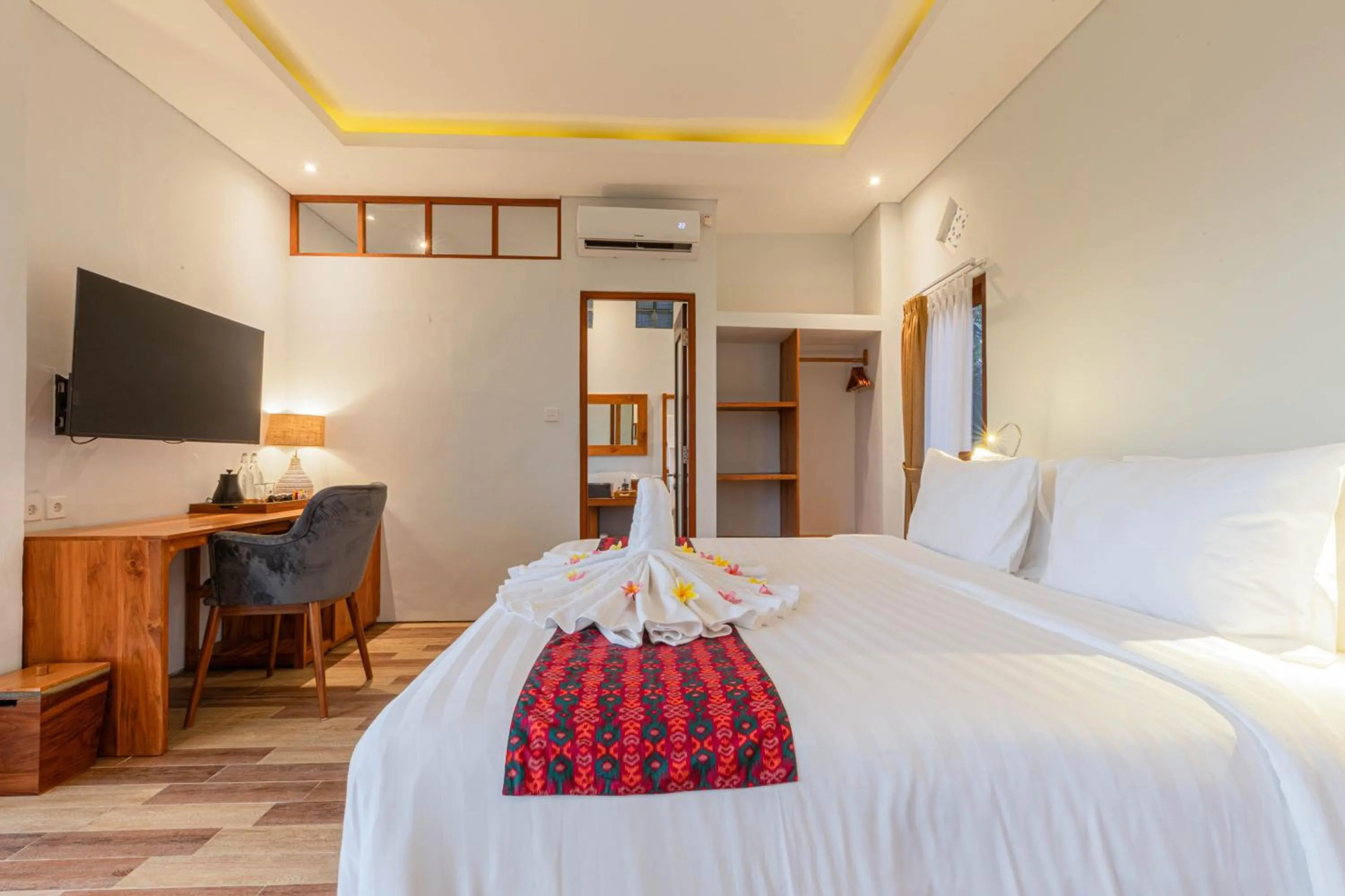 Communal lounge/ TV room, Bed in Green Sala Villa