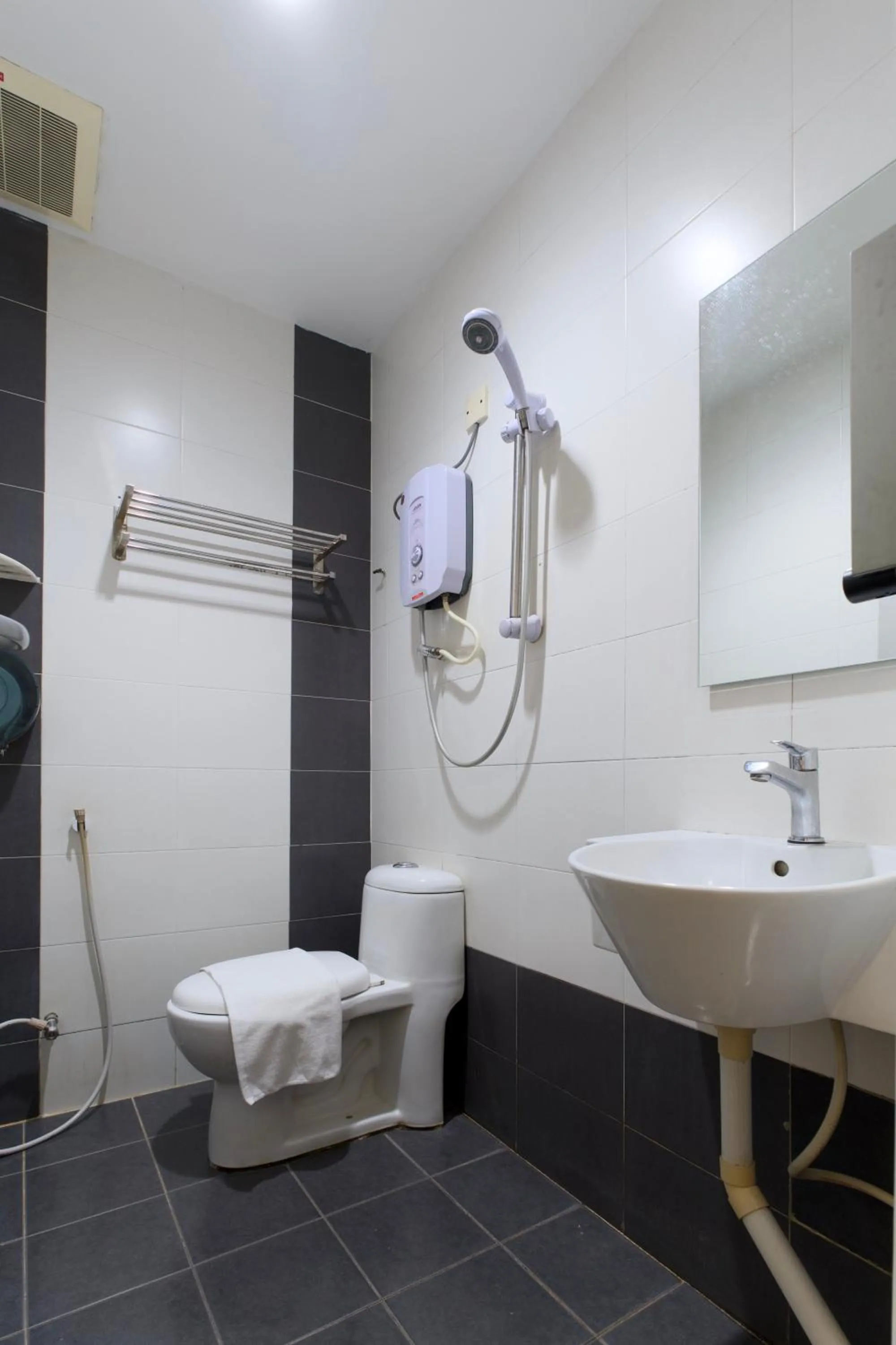 Toilet in T Hotel Kuala Perlis