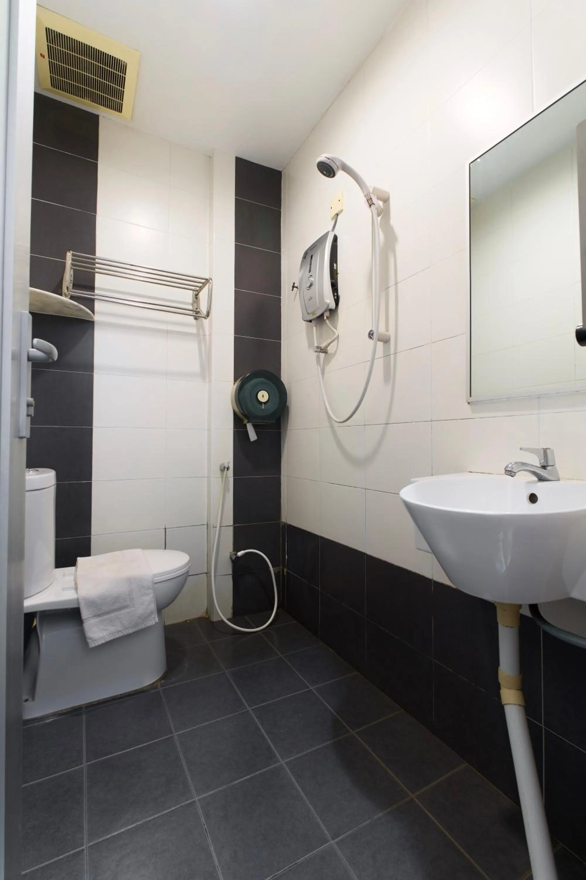 Toilet in T Hotel Kuala Perlis