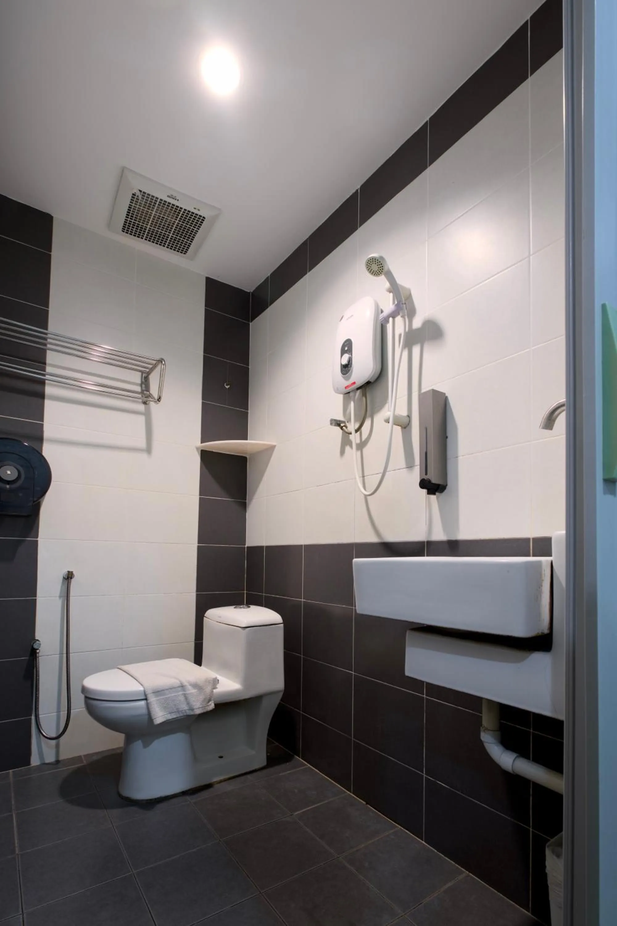 Toilet in T Hotel Changlun