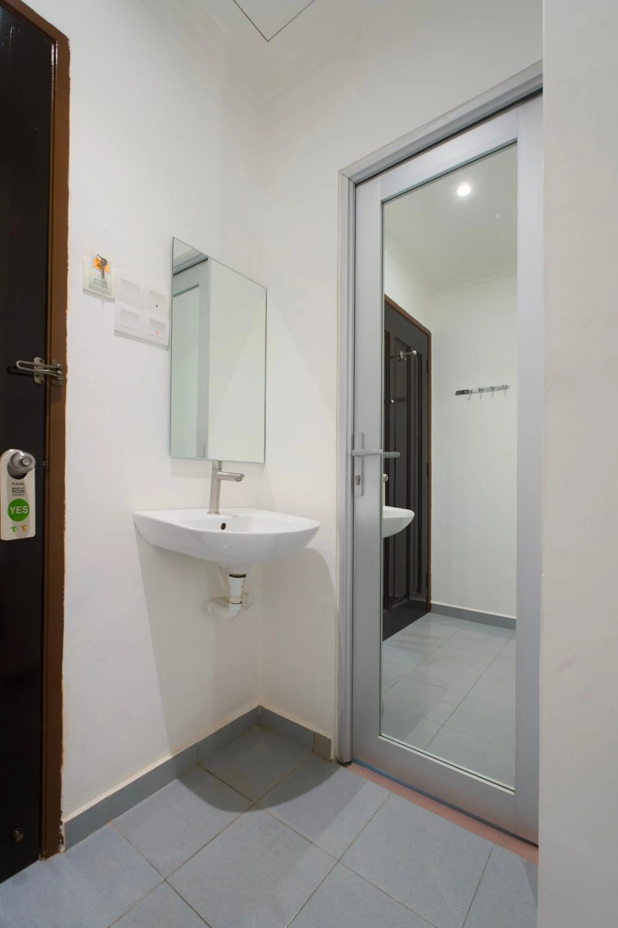 Shower in T Hotel Tandop