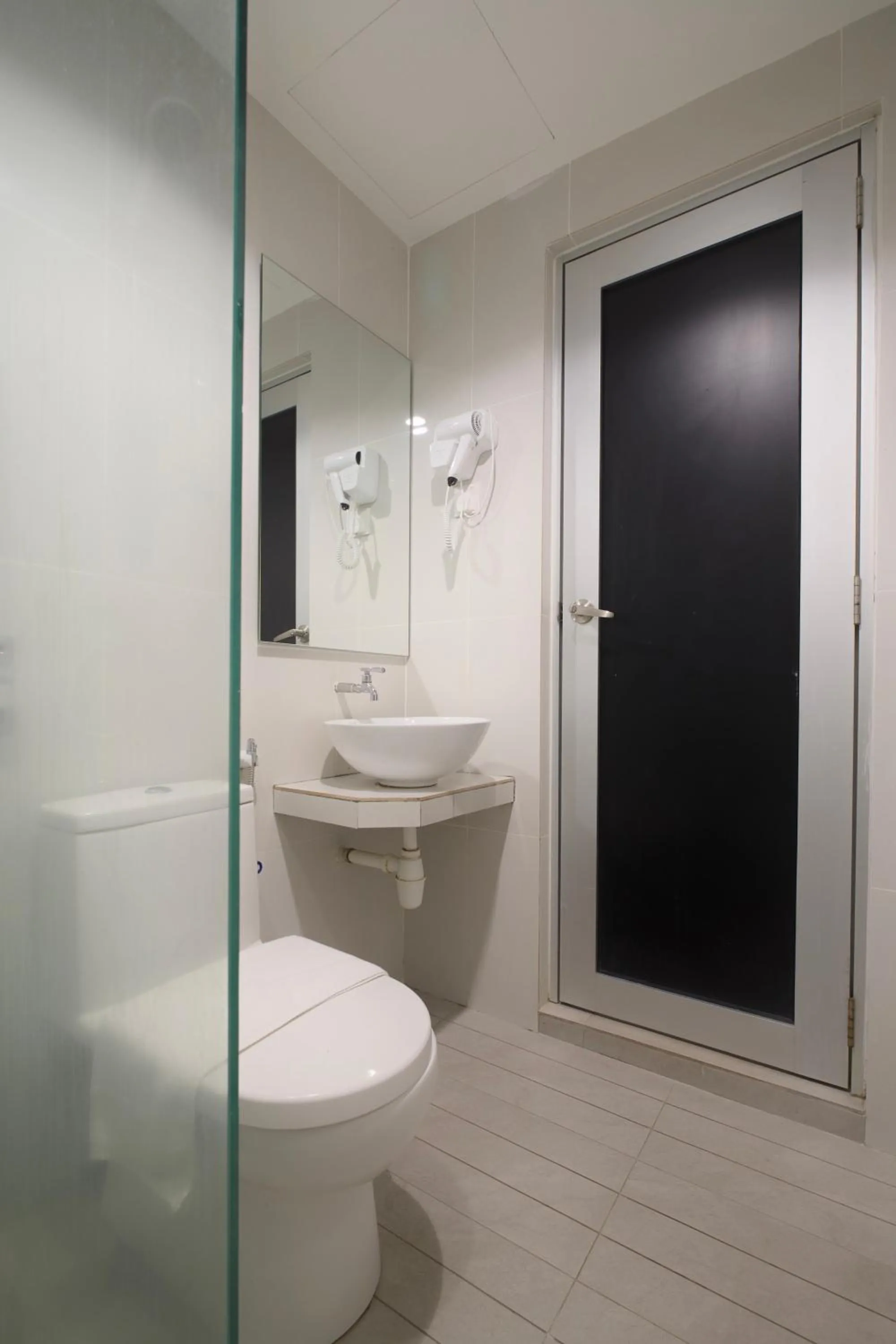 Toilet in T Hotel Tandop