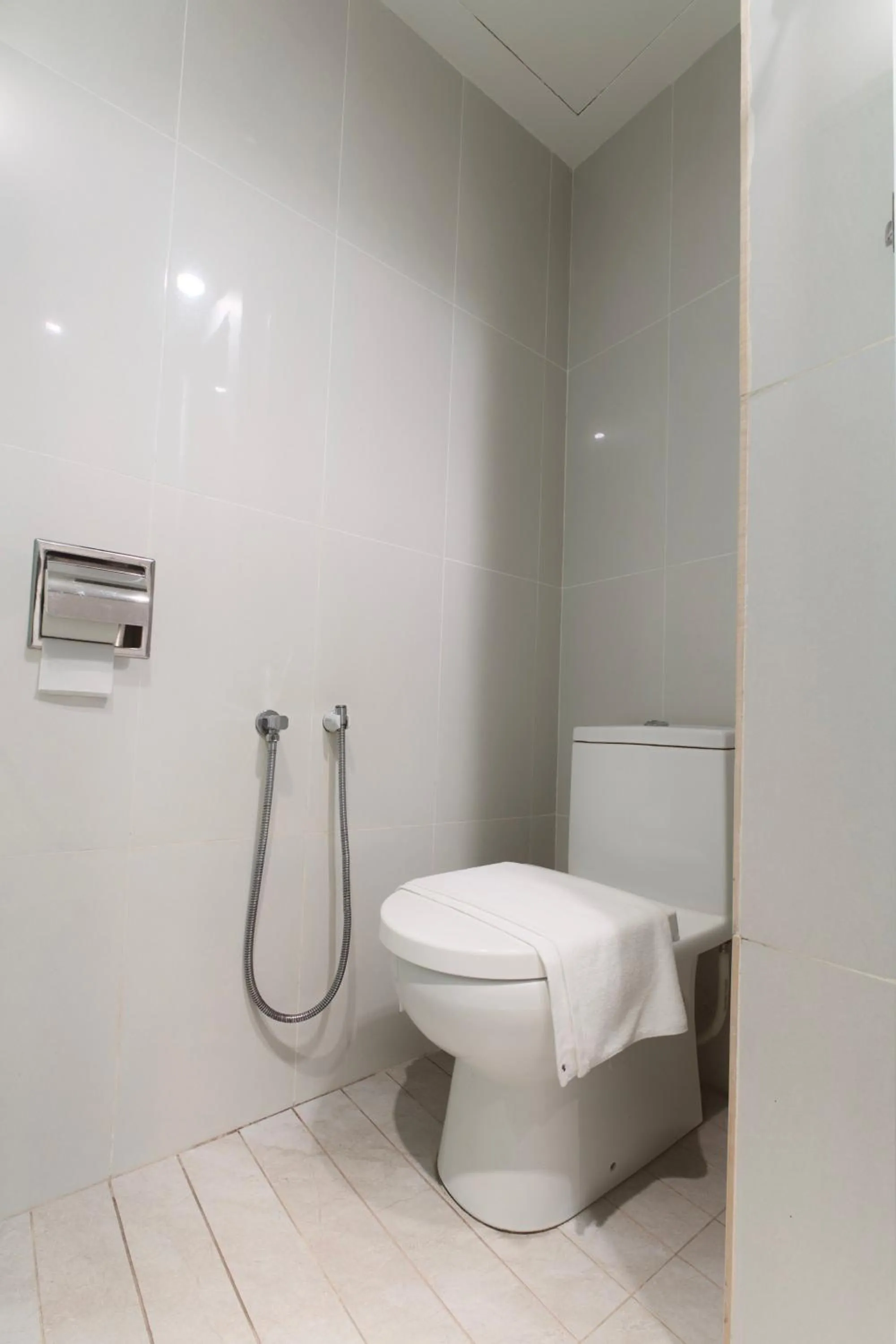 Toilet in T Hotel Tandop