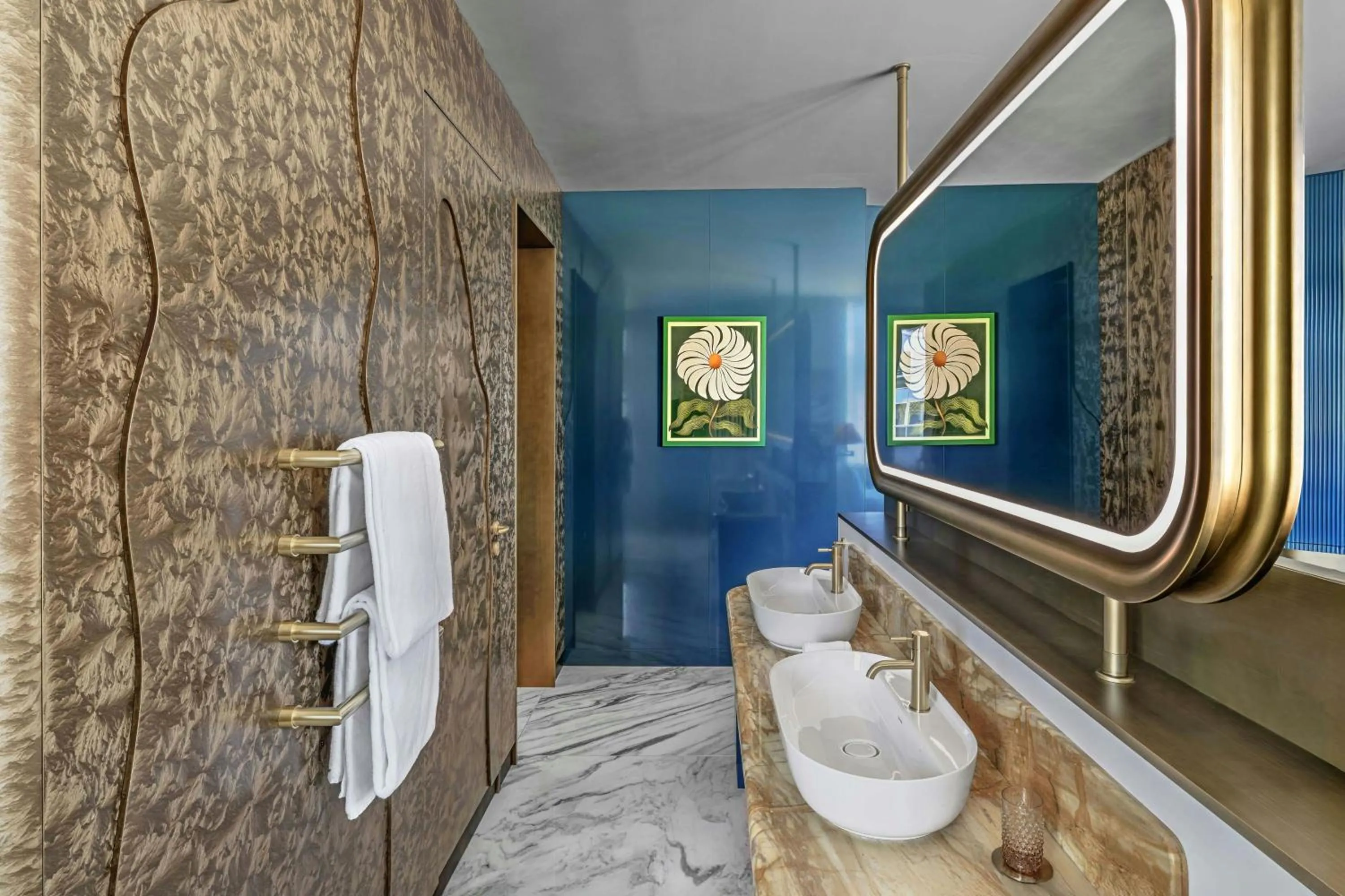 Photo of the whole room in W Prague