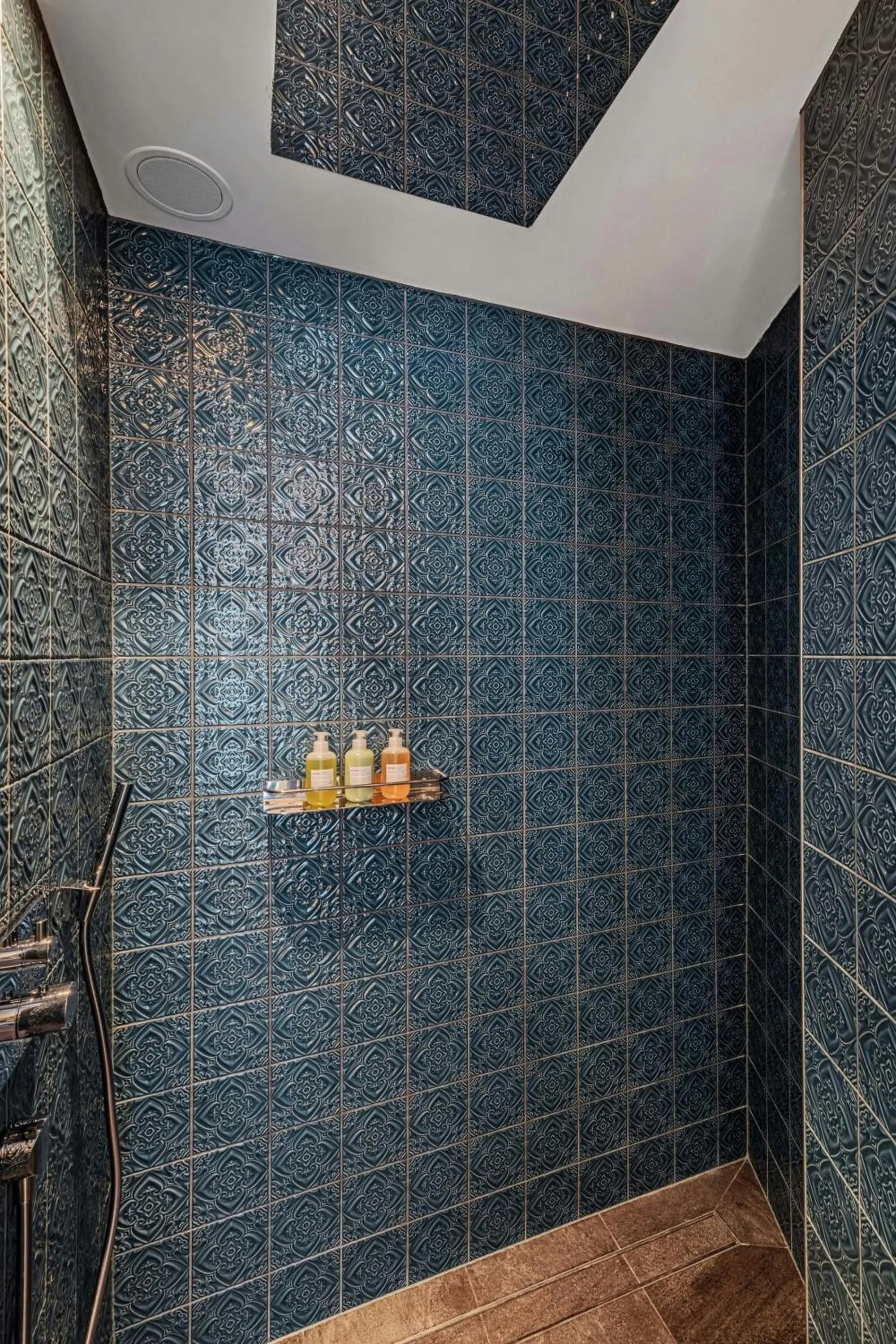 Photo of the whole room in W Prague