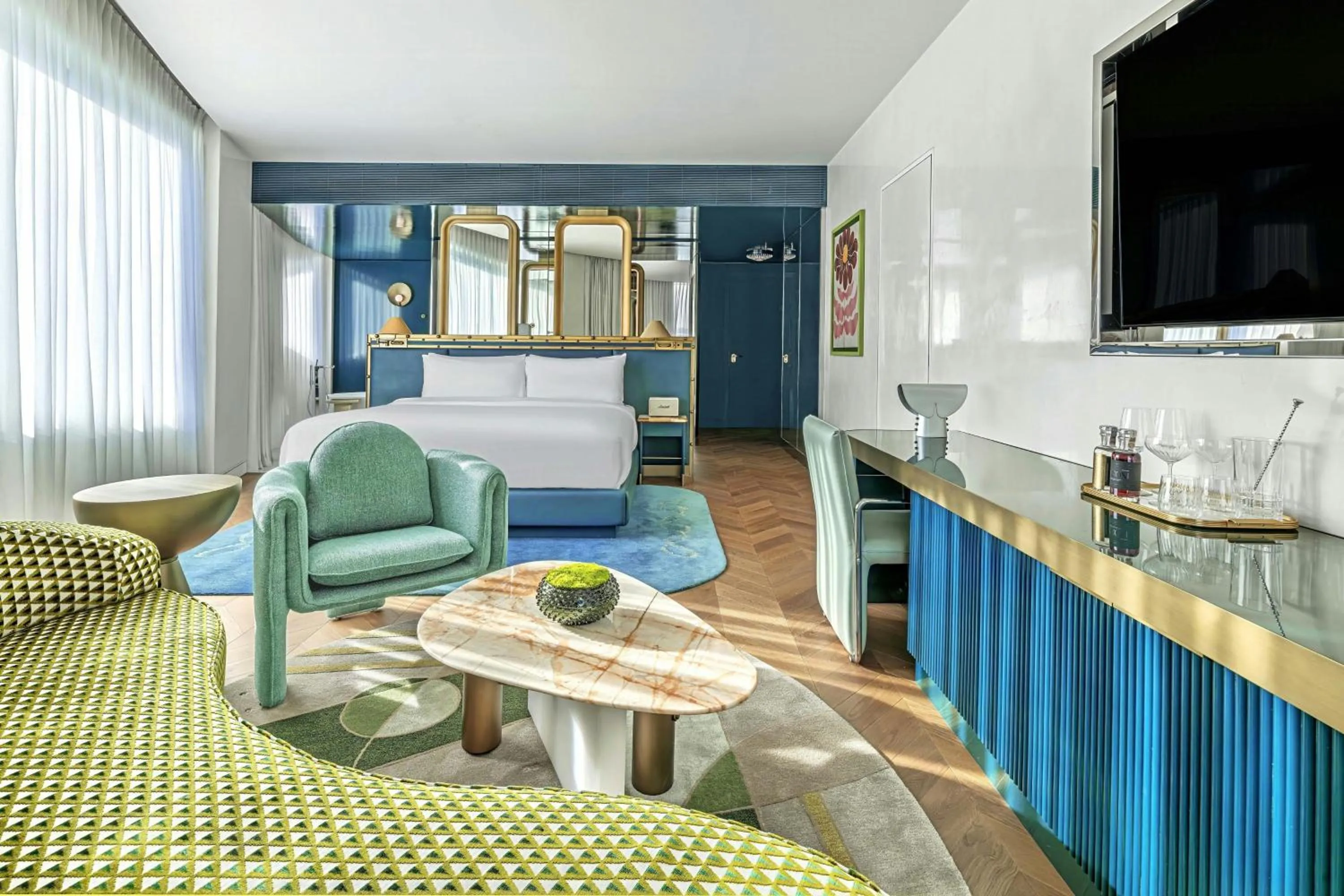 Photo of the whole room in W Prague