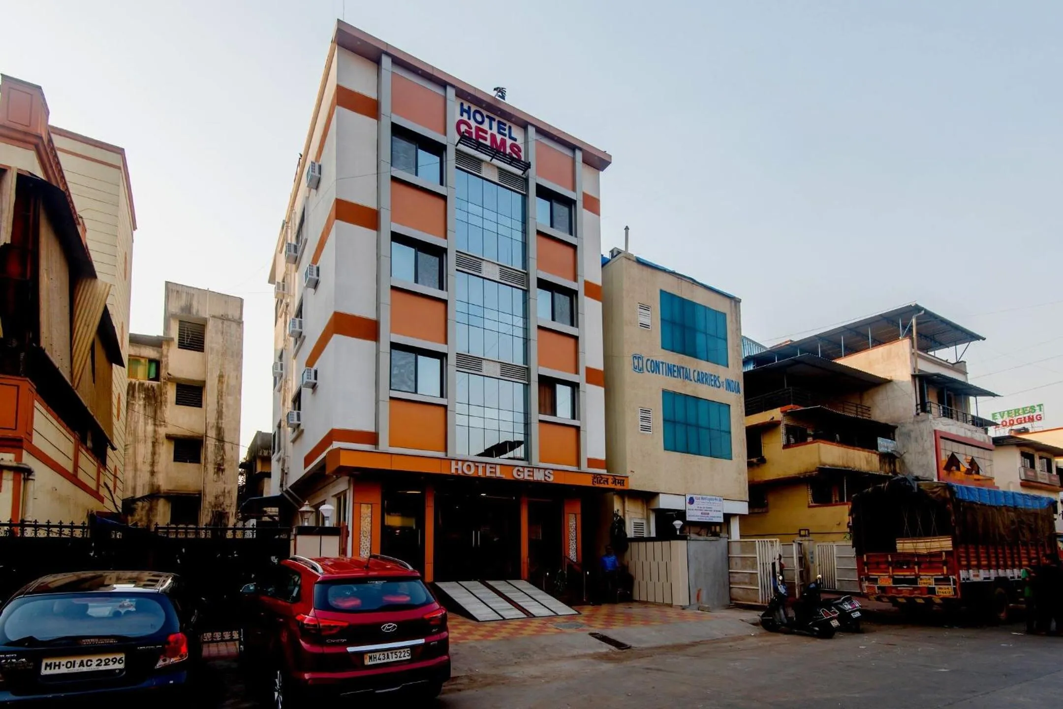 Facade/entrance in Hotel O Gems