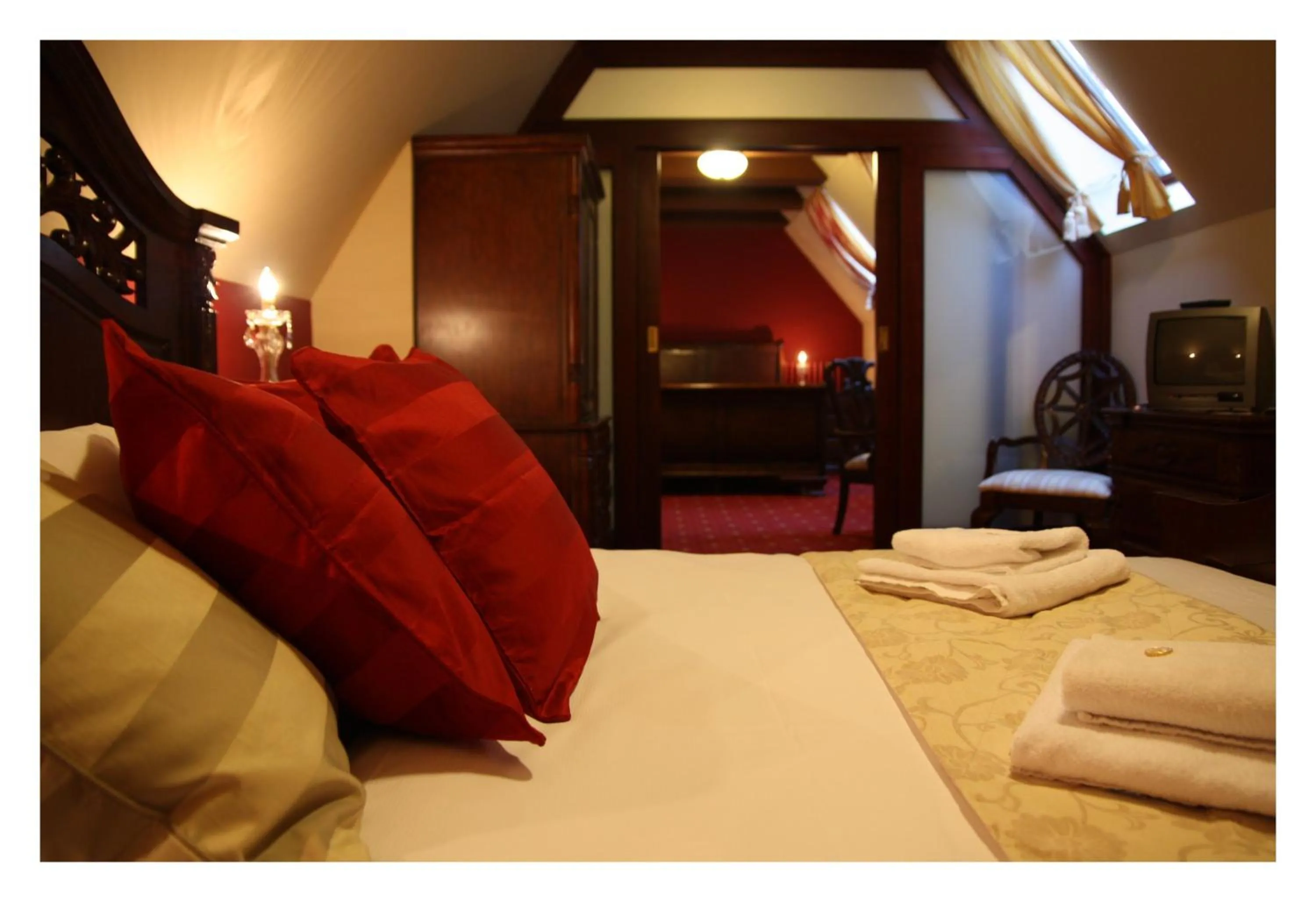 Bed in Prague Golden Age