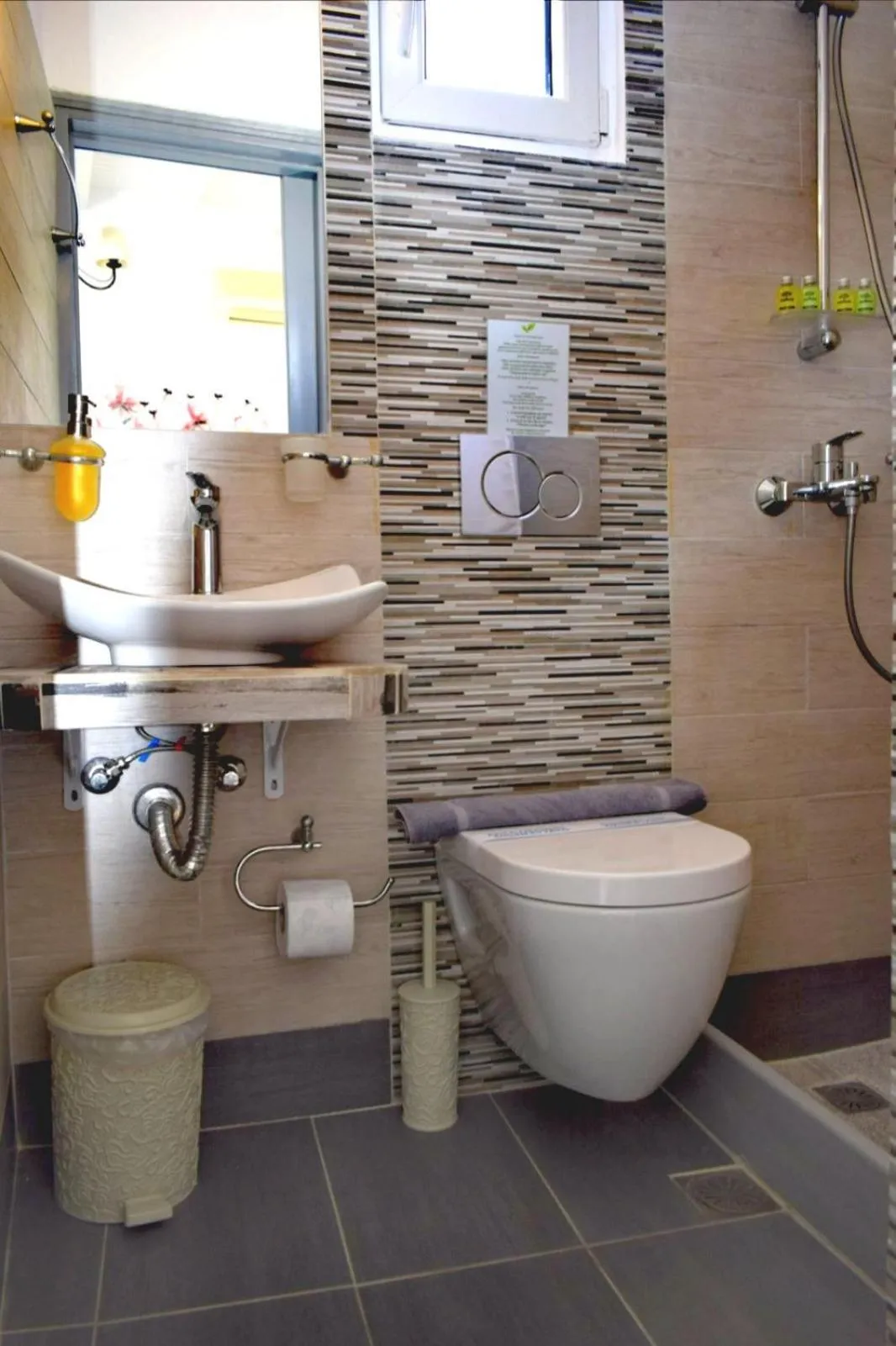 Bathroom in Virginia Rooms