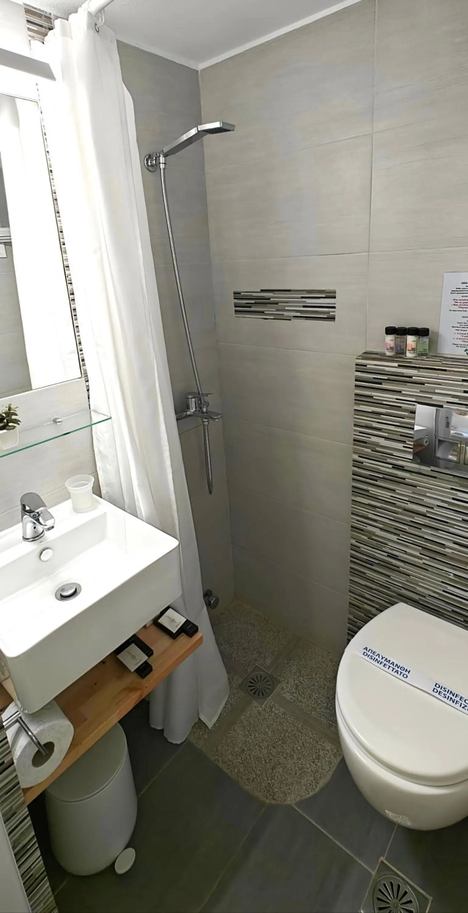 Bathroom in Tinos Heritage Plateia