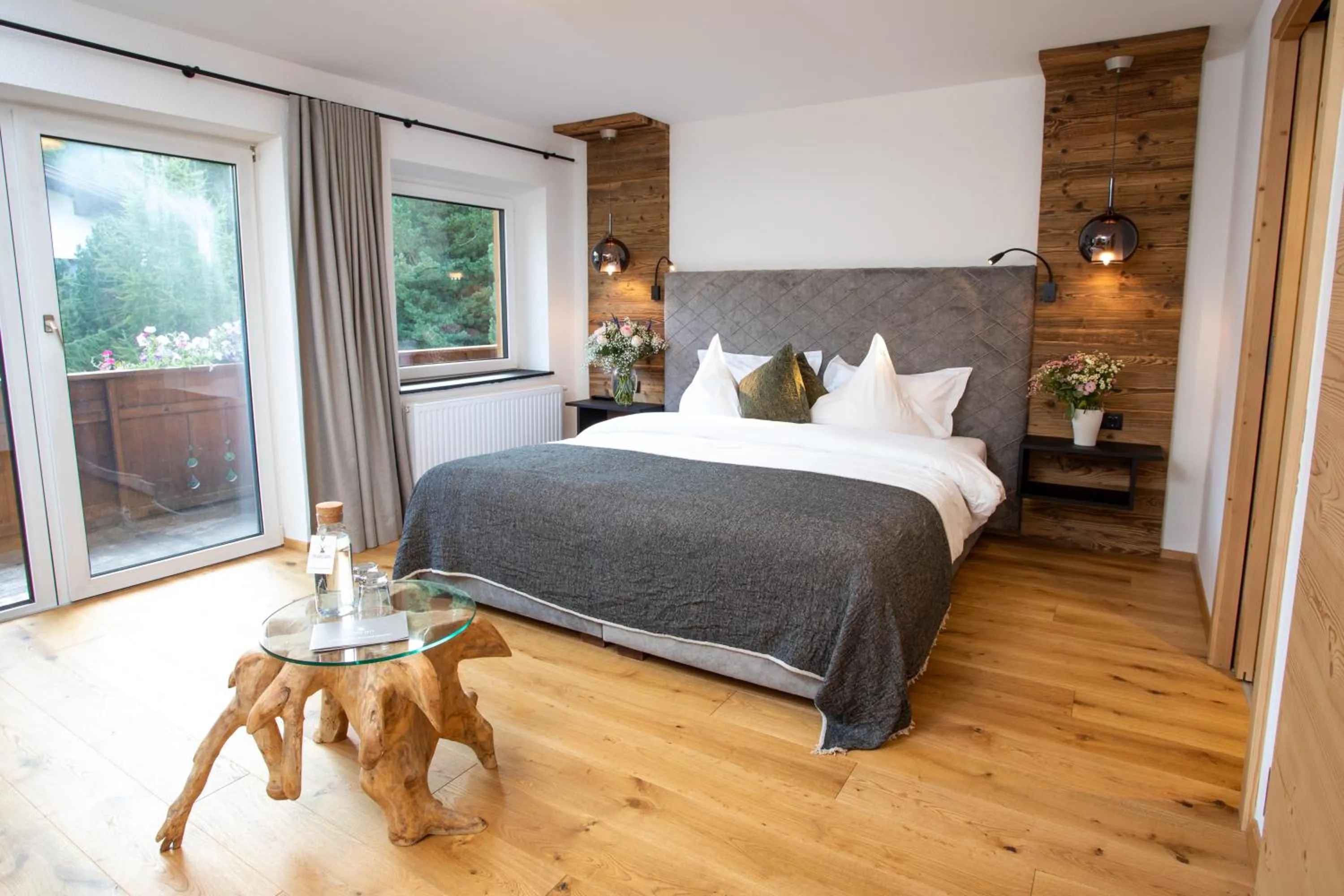 Photo of the whole room, Bed in Hotel Macun, Vent im Ötztal