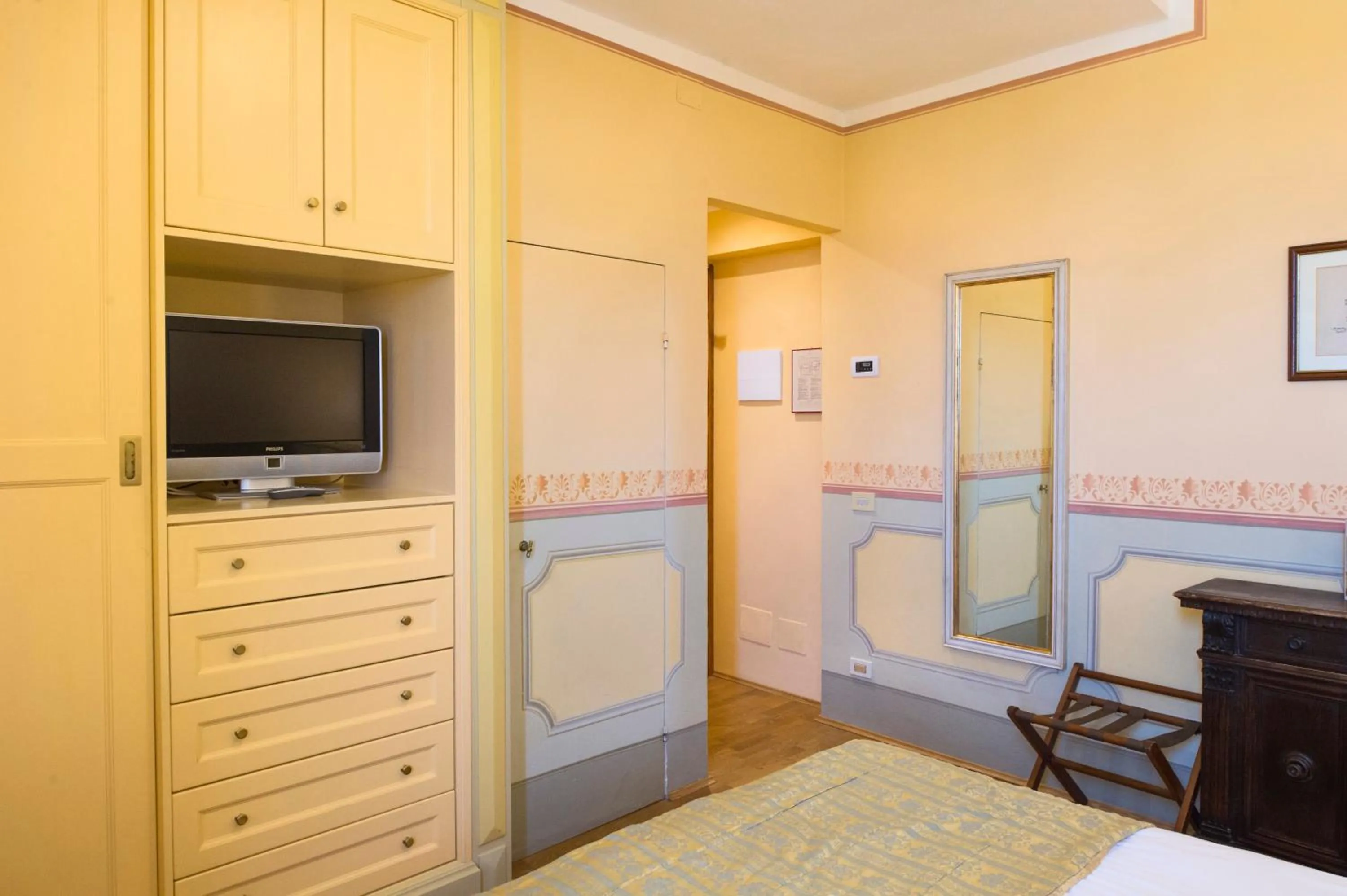 Property building, Bed in Palazzo Ravizza