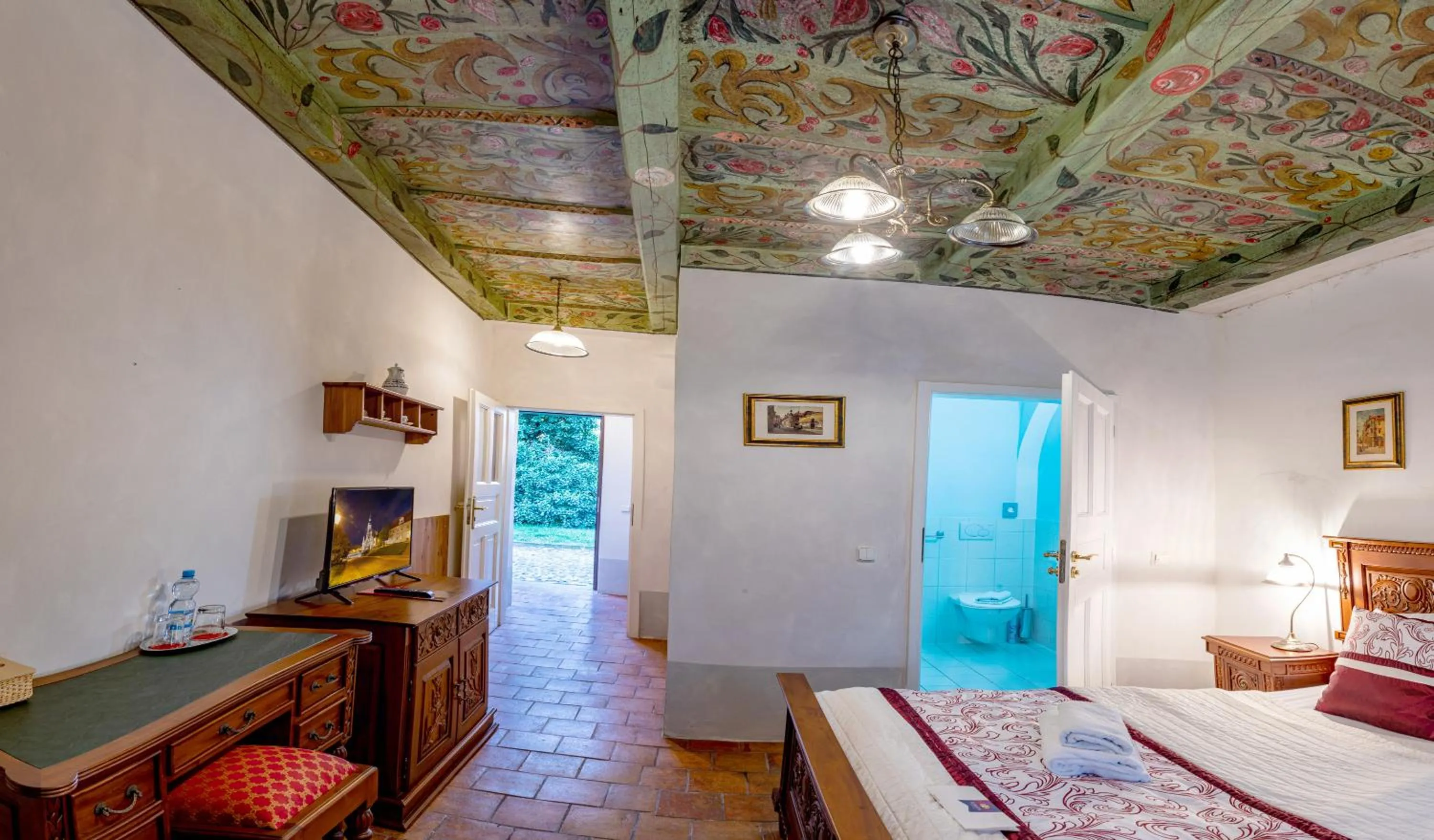 Toilet, Bed in Loreta Hotel