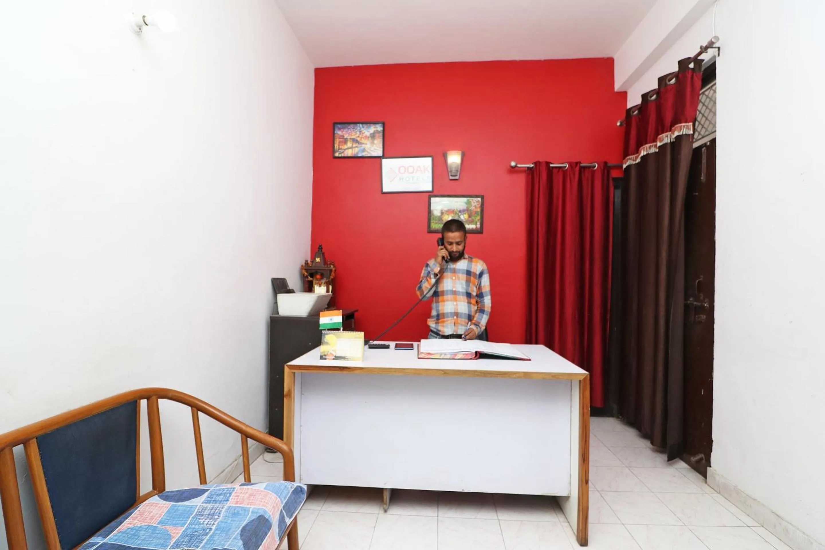 Lobby or reception in OYO Ooak Hotel