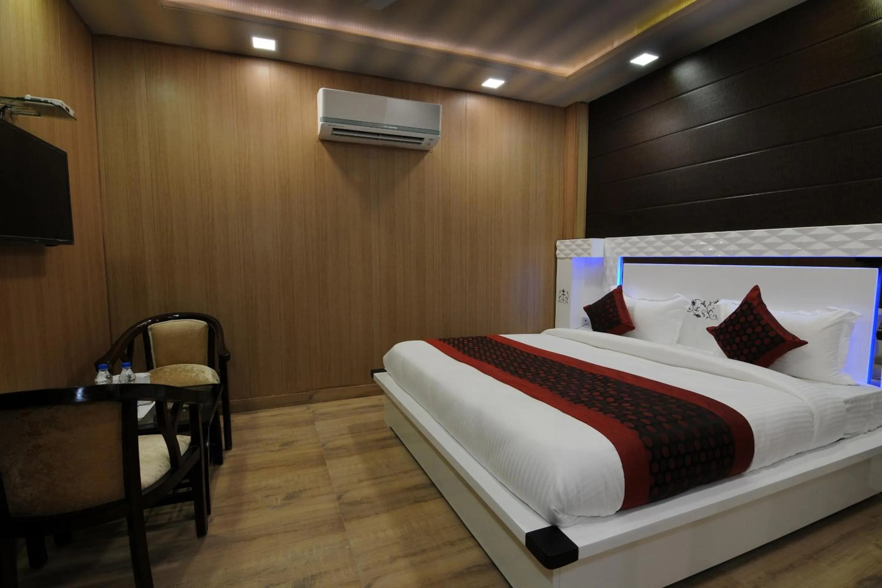 Bedroom in Hotel O Flyover Inn