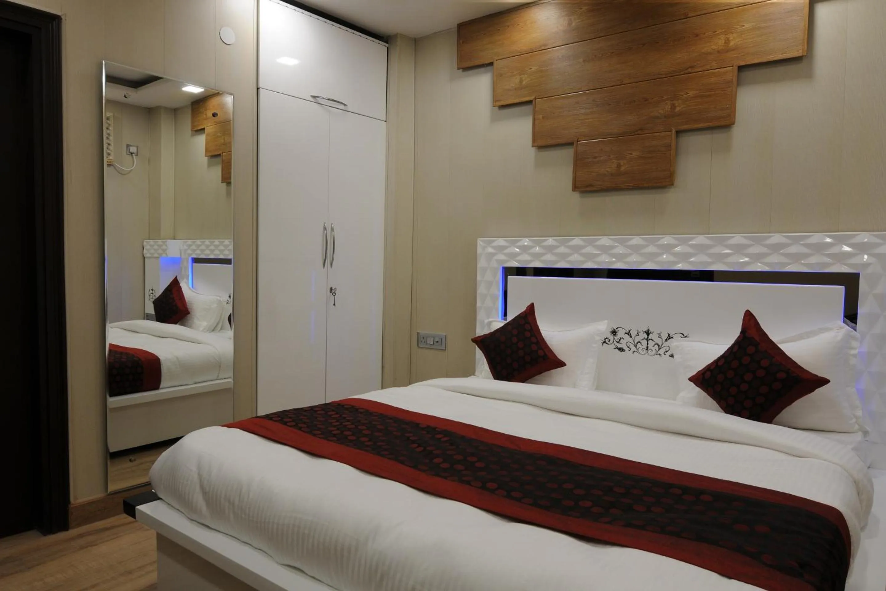 Bedroom, Bed in Hotel O Flyover Inn