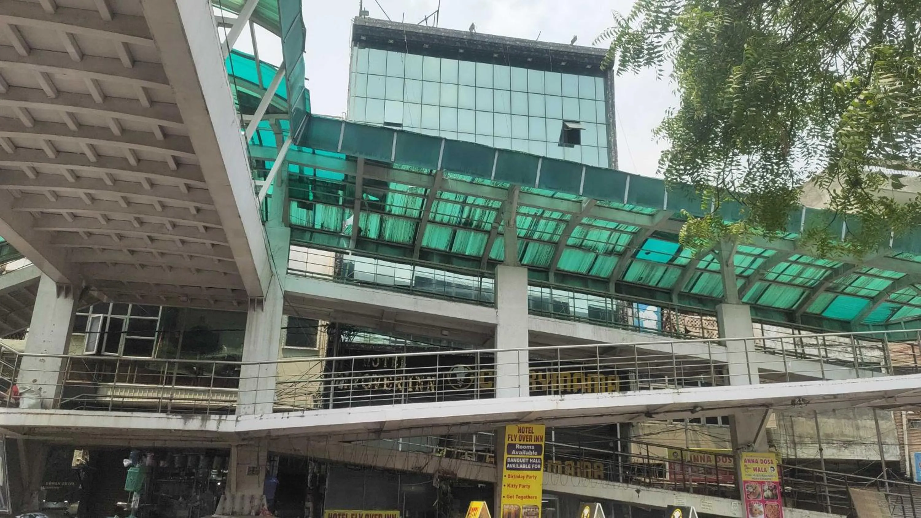 Facade/entrance in Hotel O Flyover Inn