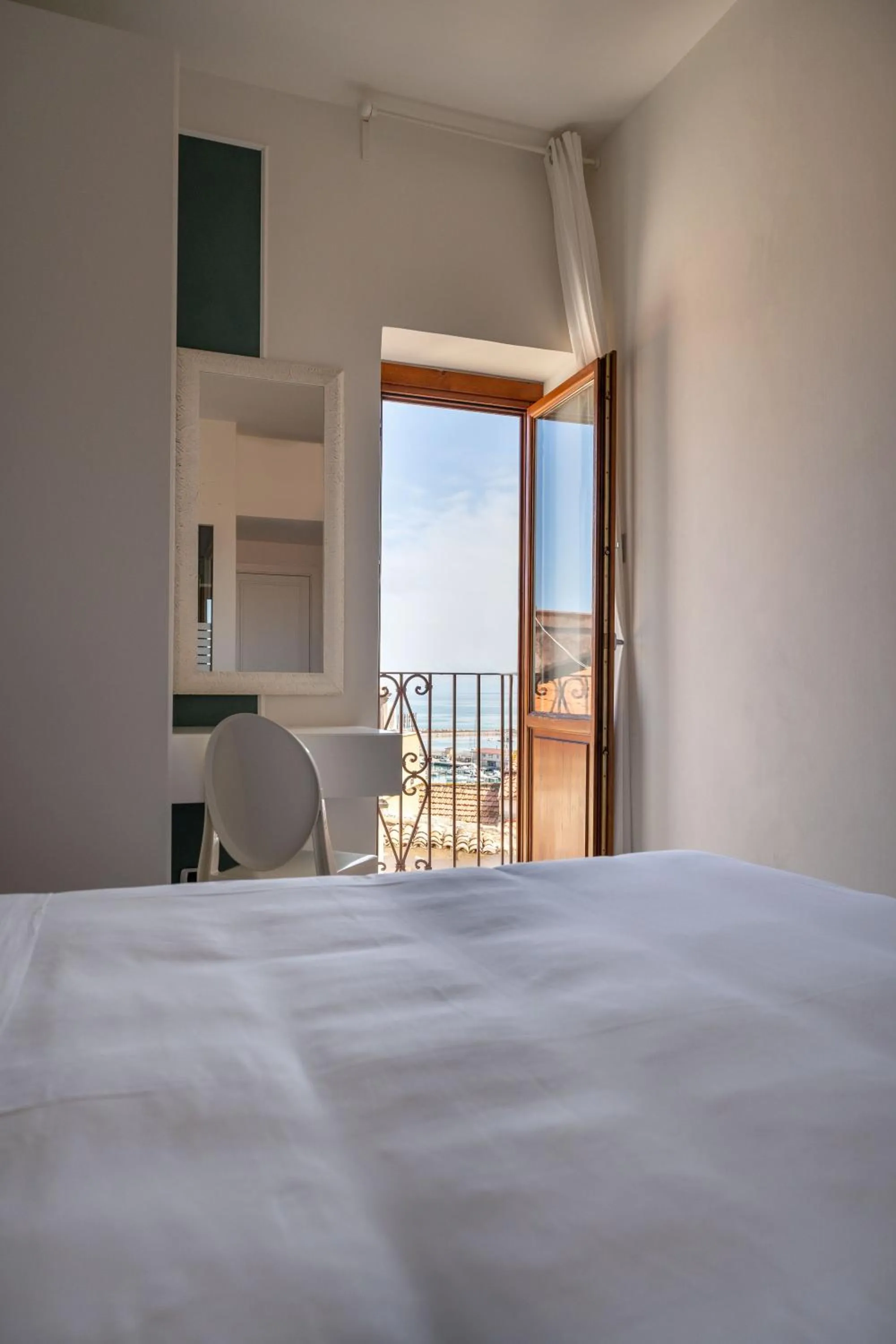 Balcony/Terrace, Bed in Locanda Alfieri