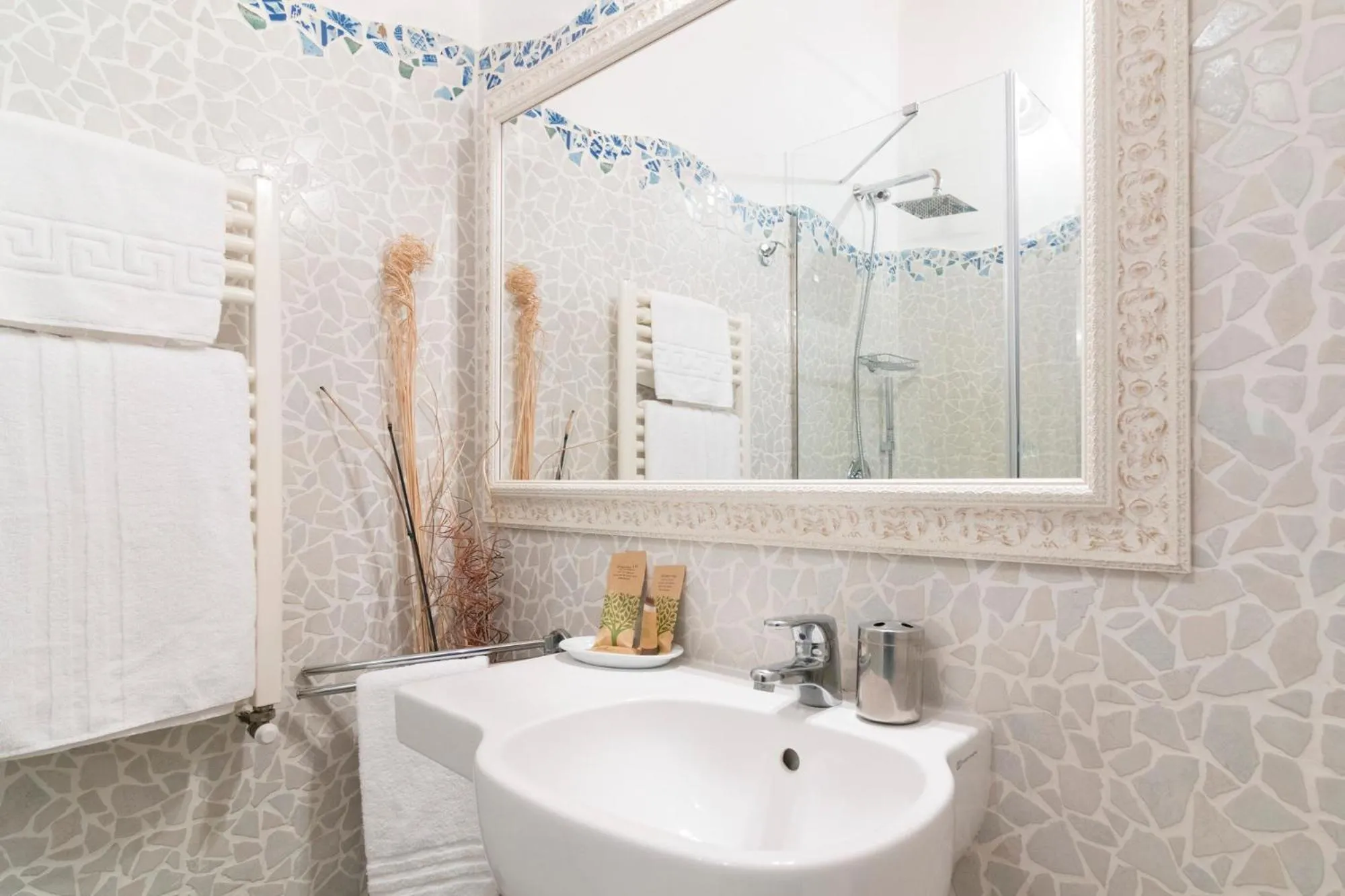 Bathroom in Locanda Alfieri