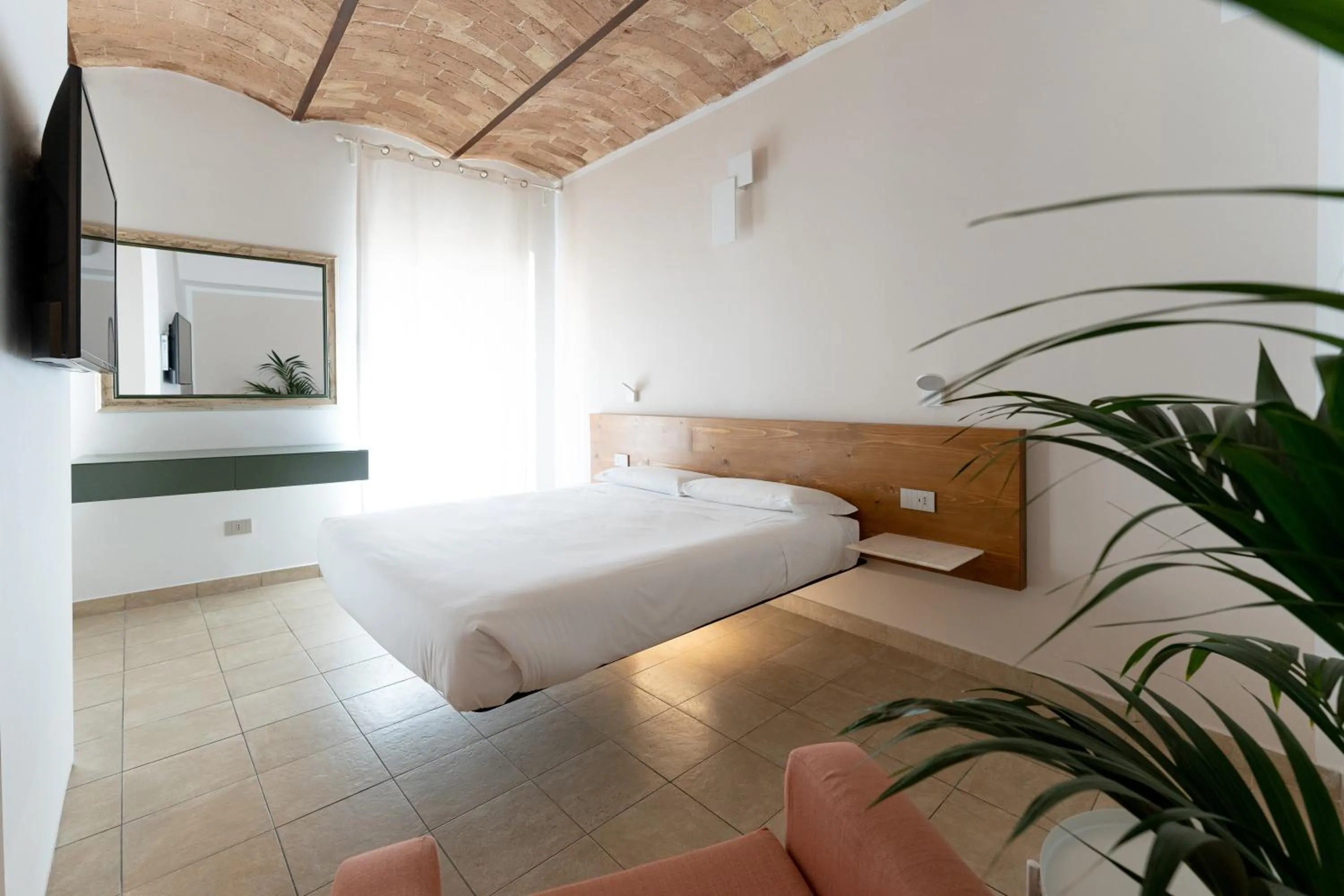 Quiet street view, Bed in Locanda Alfieri