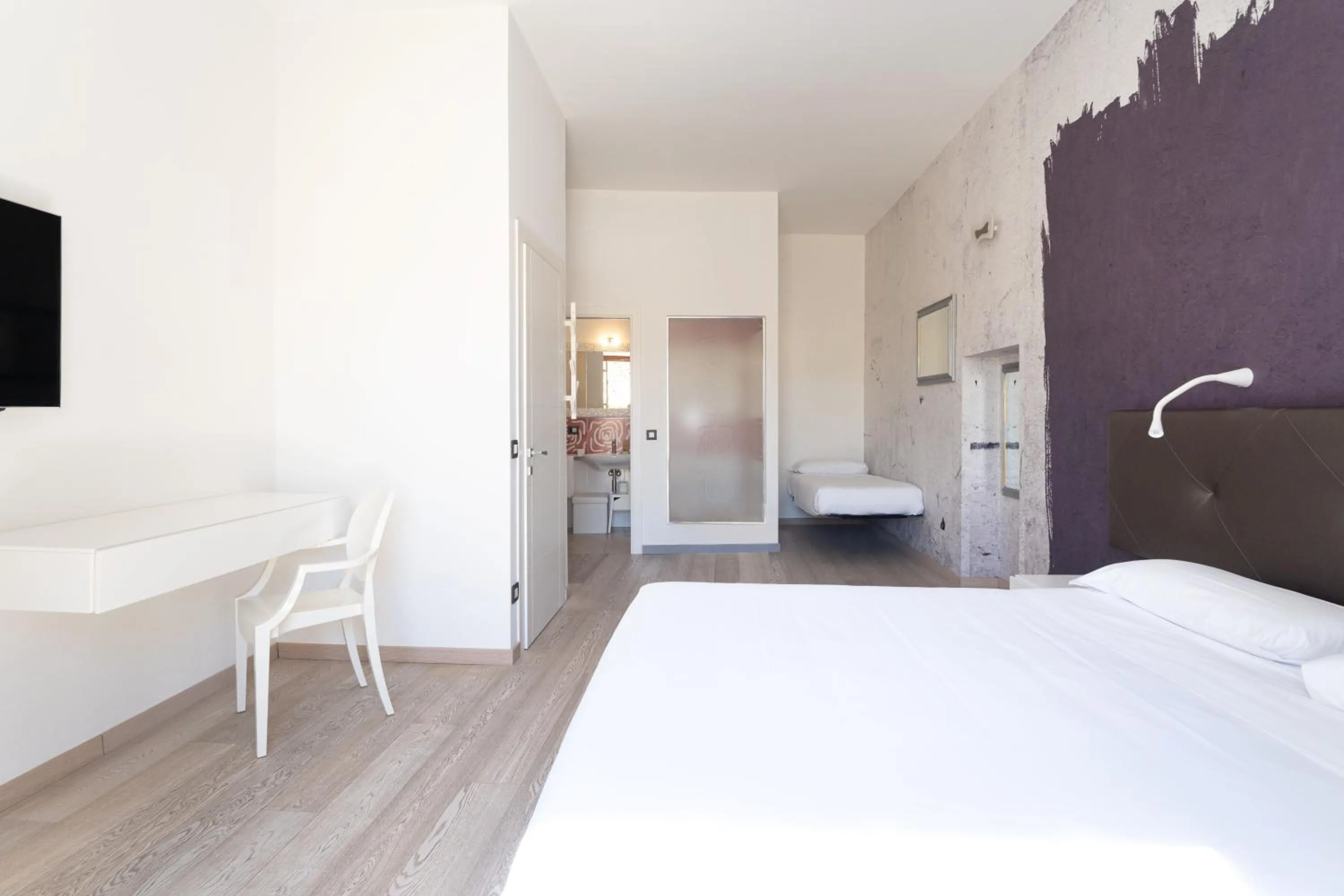 Balcony/Terrace, Bed in Locanda Alfieri