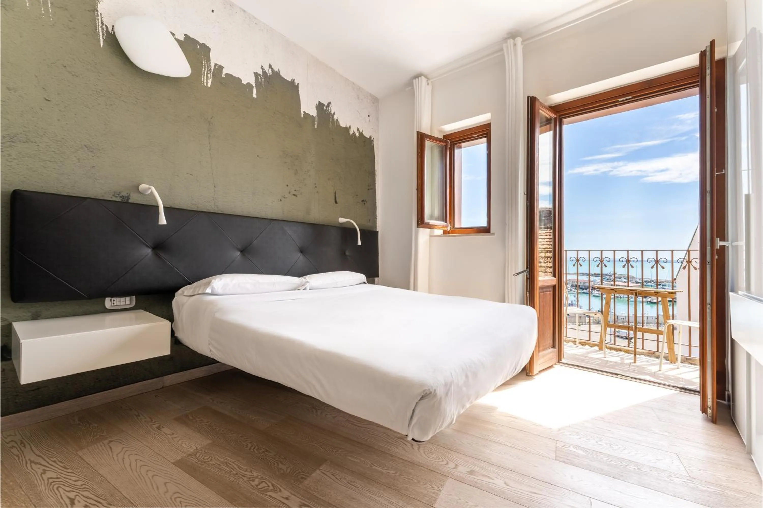 Balcony/Terrace, Bed in Locanda Alfieri