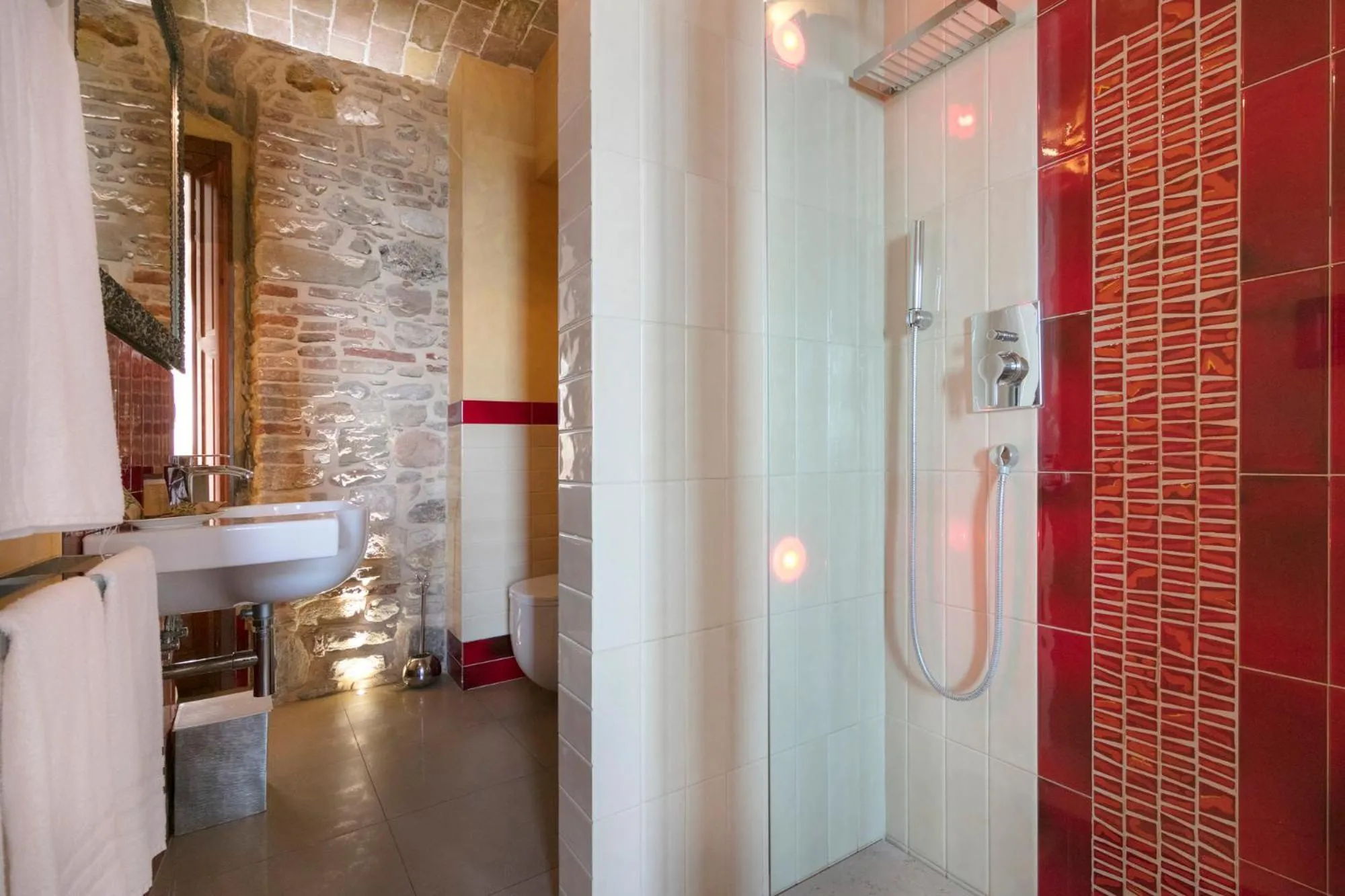 Shower in Locanda Alfieri