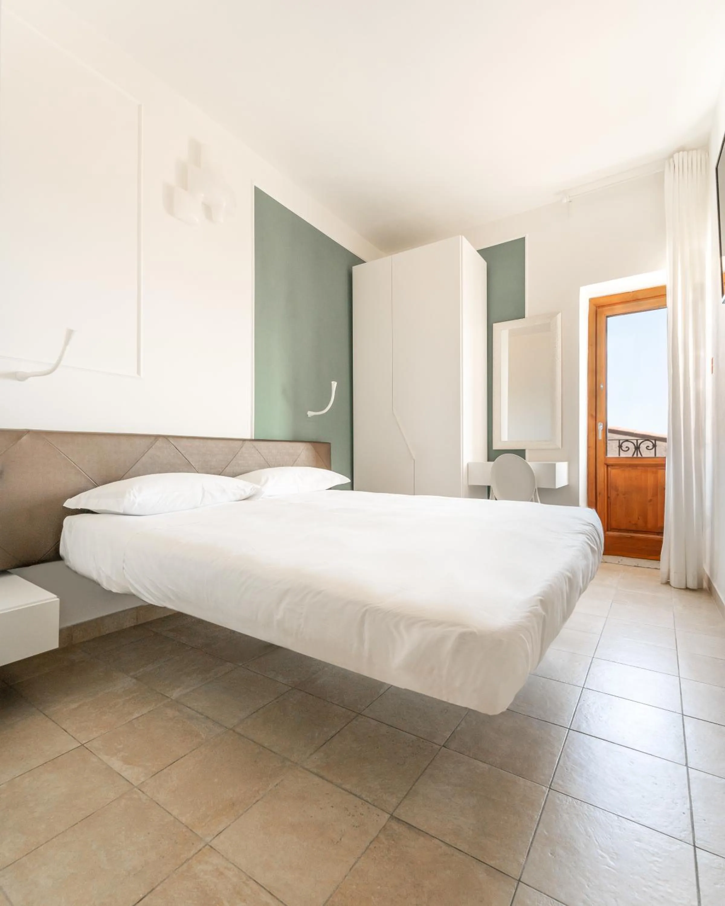 Balcony/Terrace, Bed in Locanda Alfieri