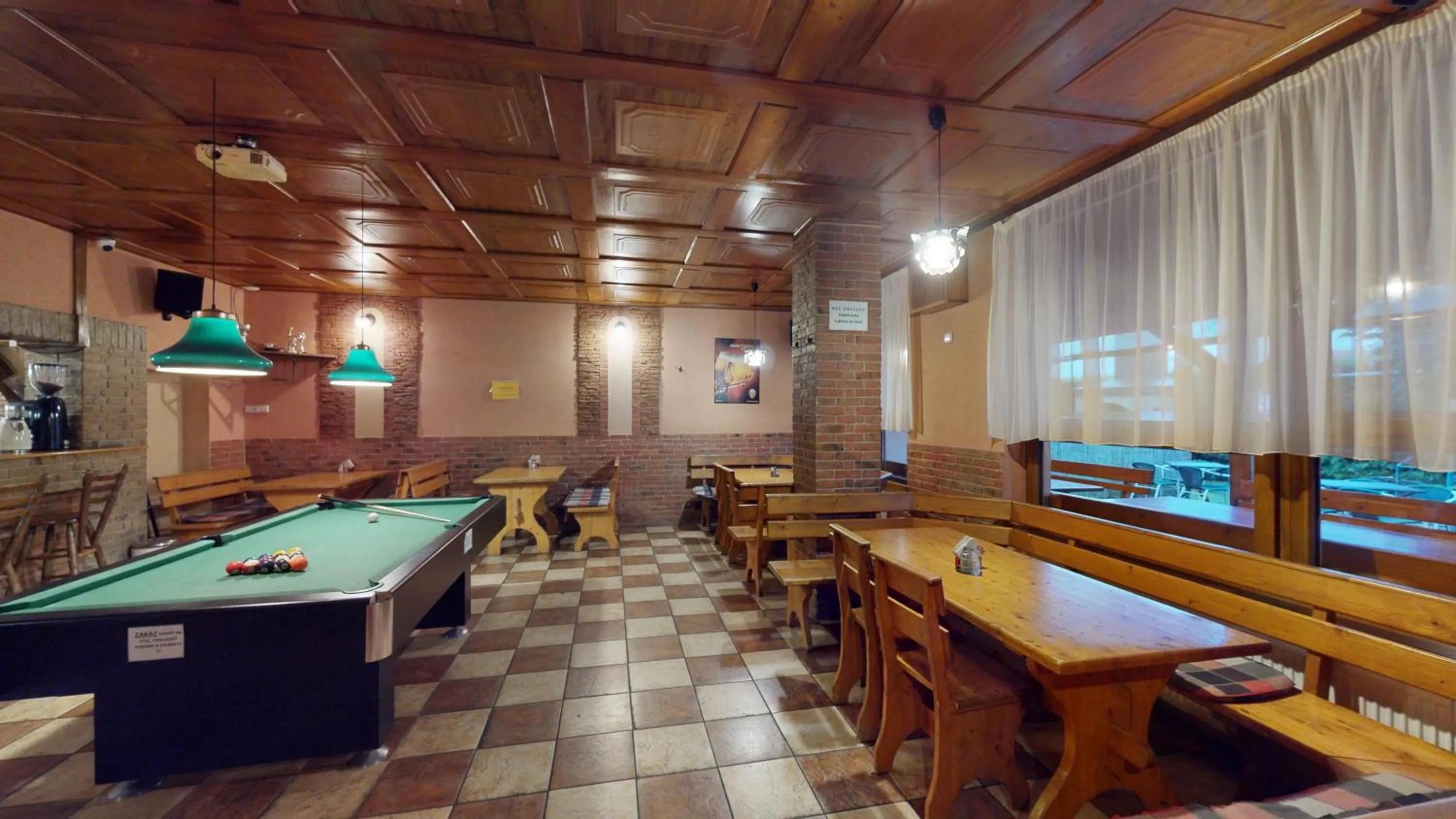 Restaurant/places to eat in Rusovský Penzión