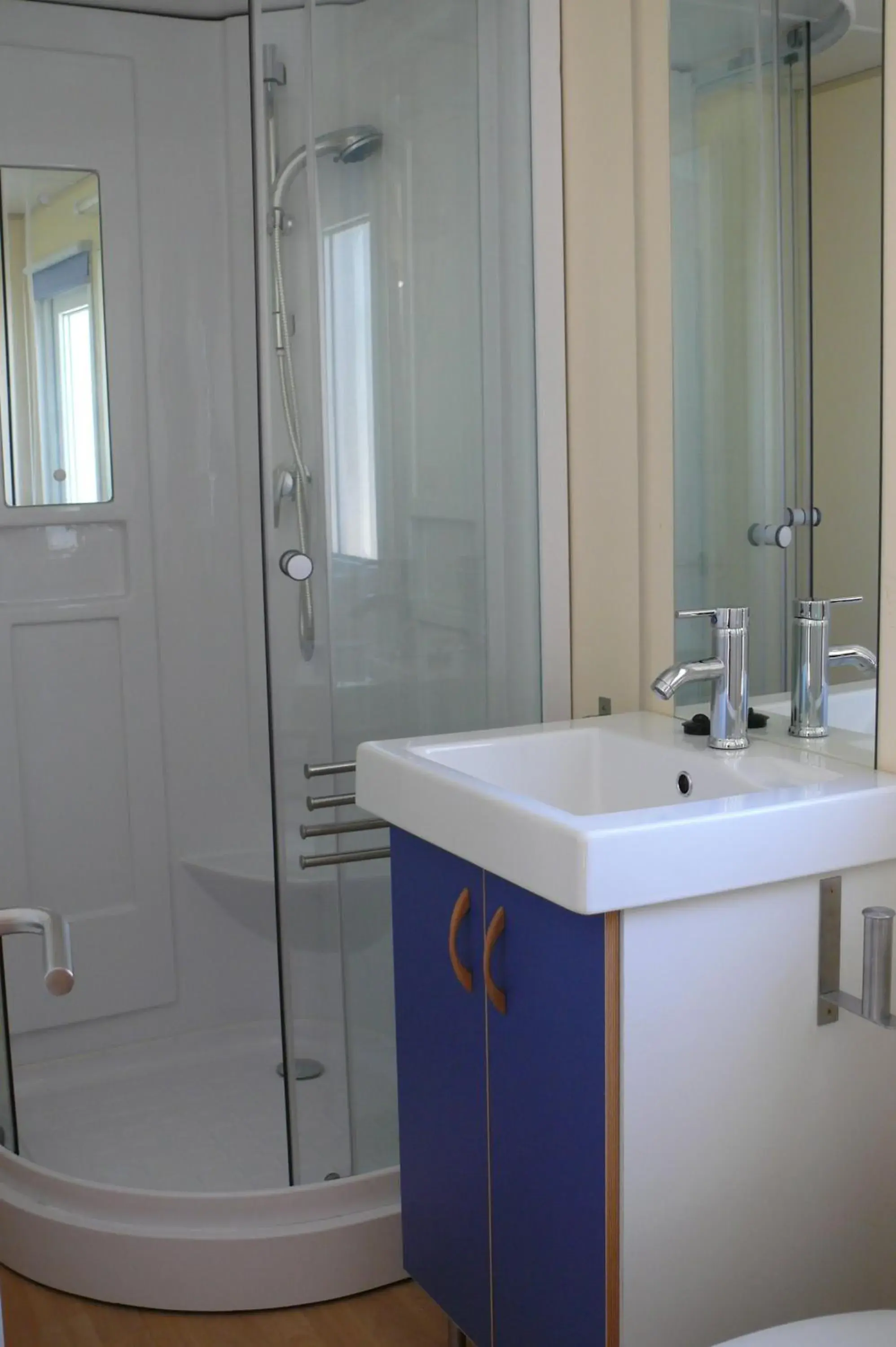 Bathroom in Parque de Campismo Orbitur Vagueira Bathroom in Parque de Campismo Orbitur Vagueira