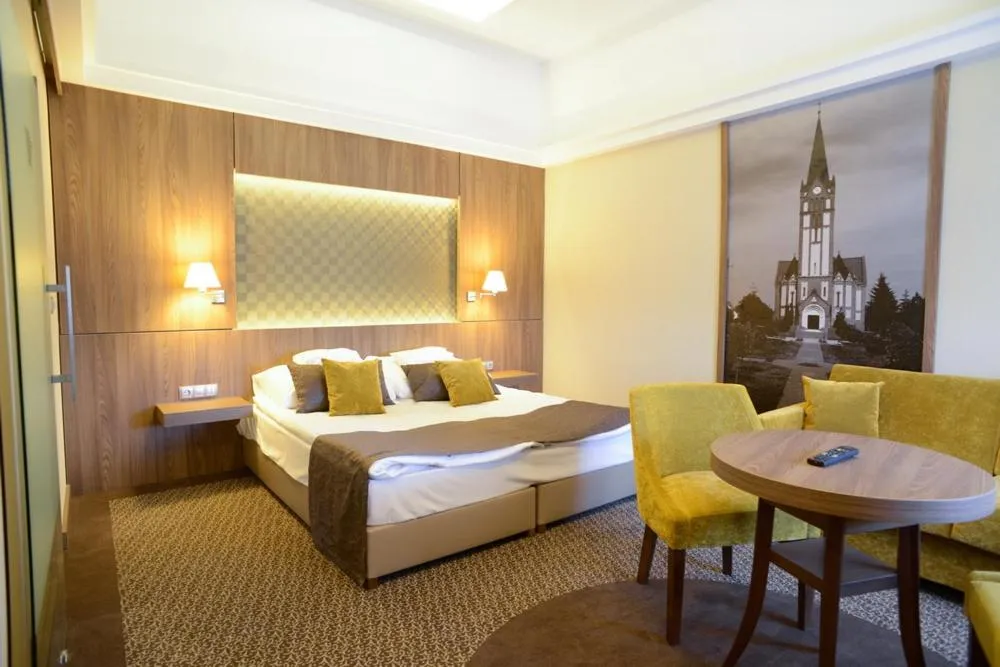 Bedroom, Bed in Duna Wellness Hotel