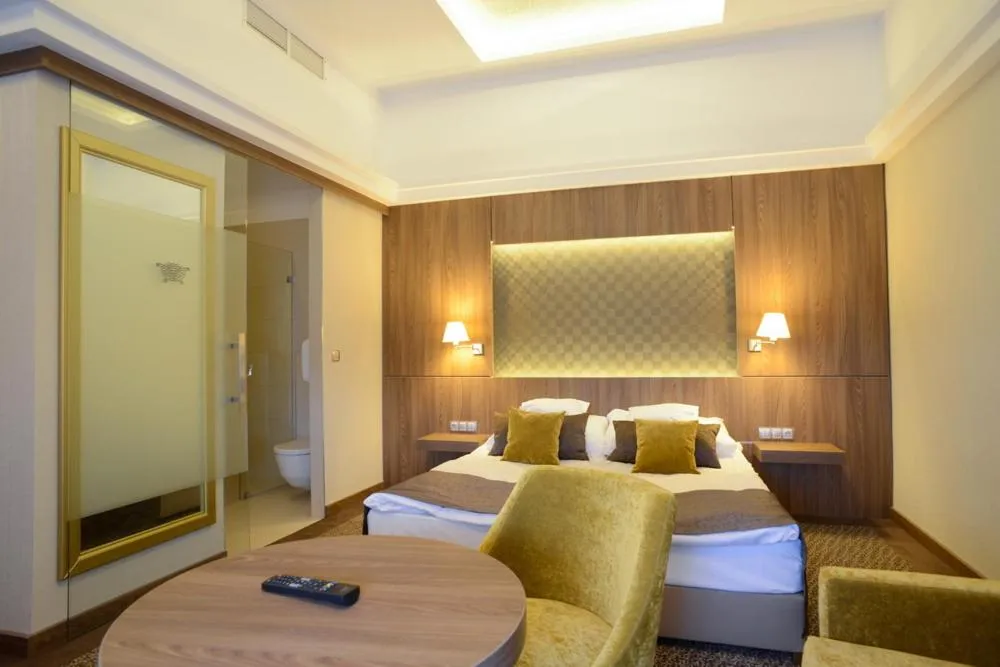 Bedroom, Bed in Duna Wellness Hotel