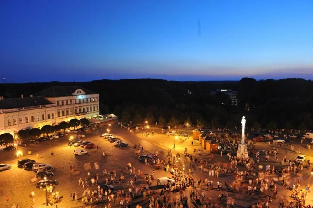 Facade/entrance in Duna Wellness Hotel
