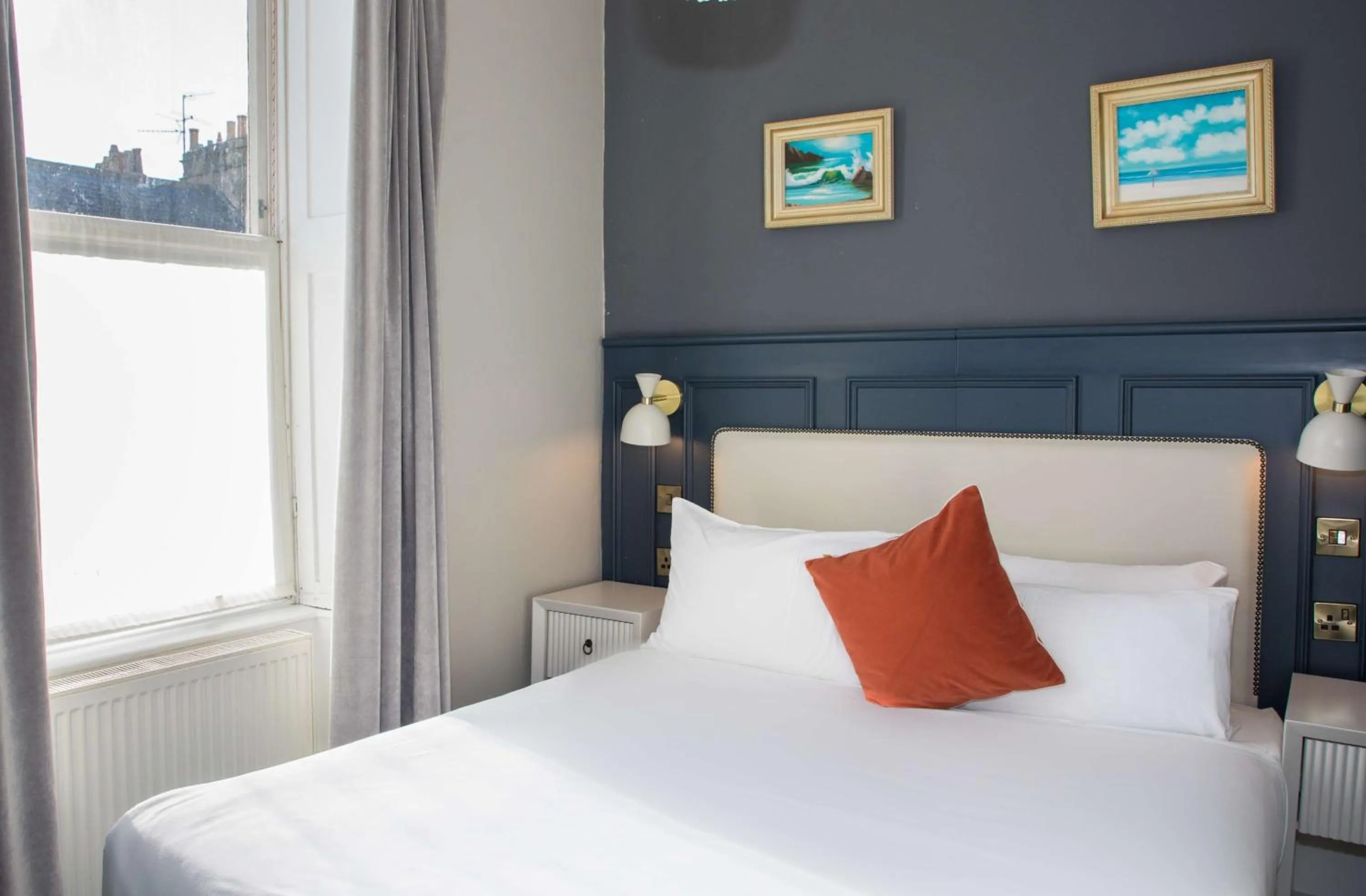 Bedroom, Bed in Henrietta House, a member of Radisson Individuals