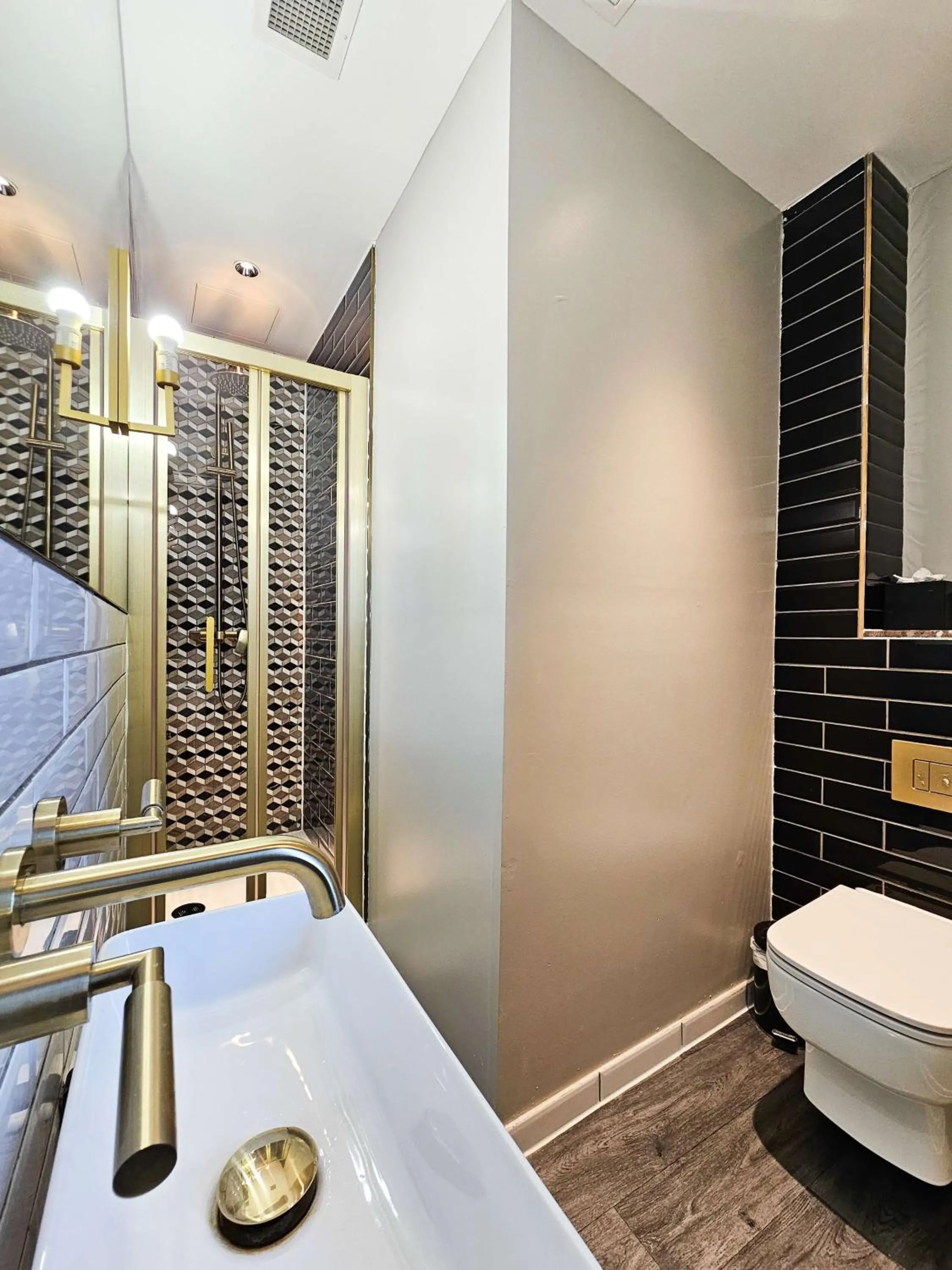 Bathroom in Henrietta House, a member of Radisson Individuals