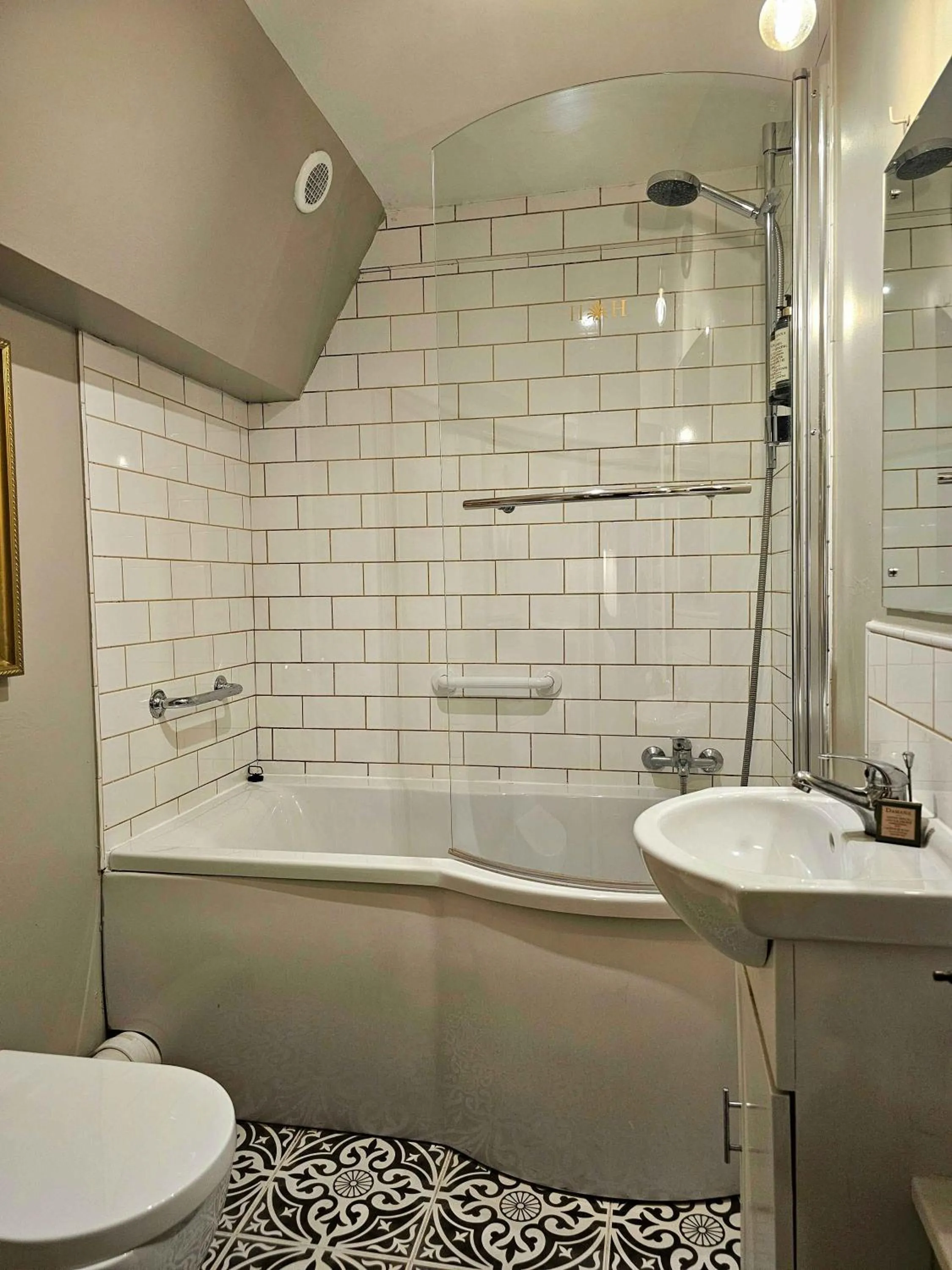 Bathroom in Henrietta House, a member of Radisson Individuals