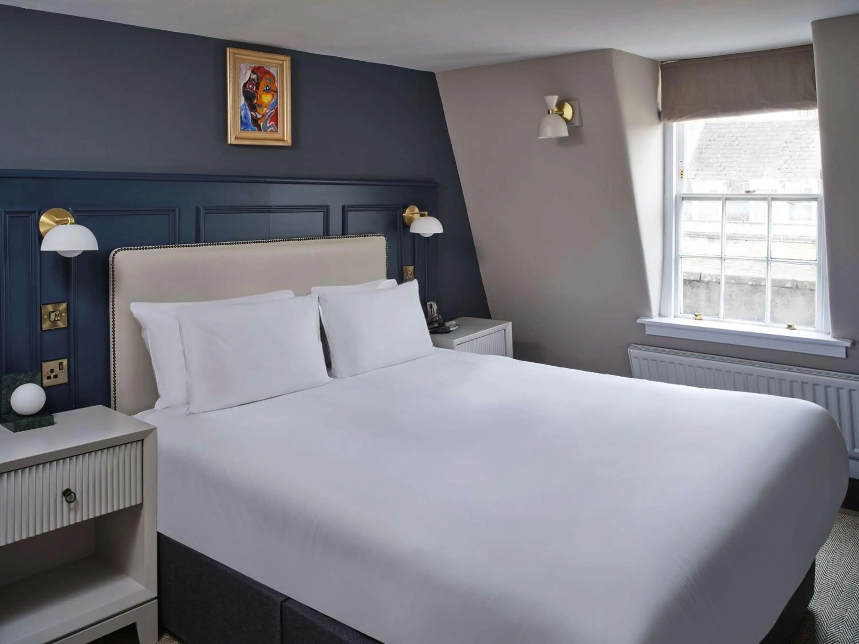 Photo of the whole room, Bed in Henrietta House, a member of Radisson Individuals