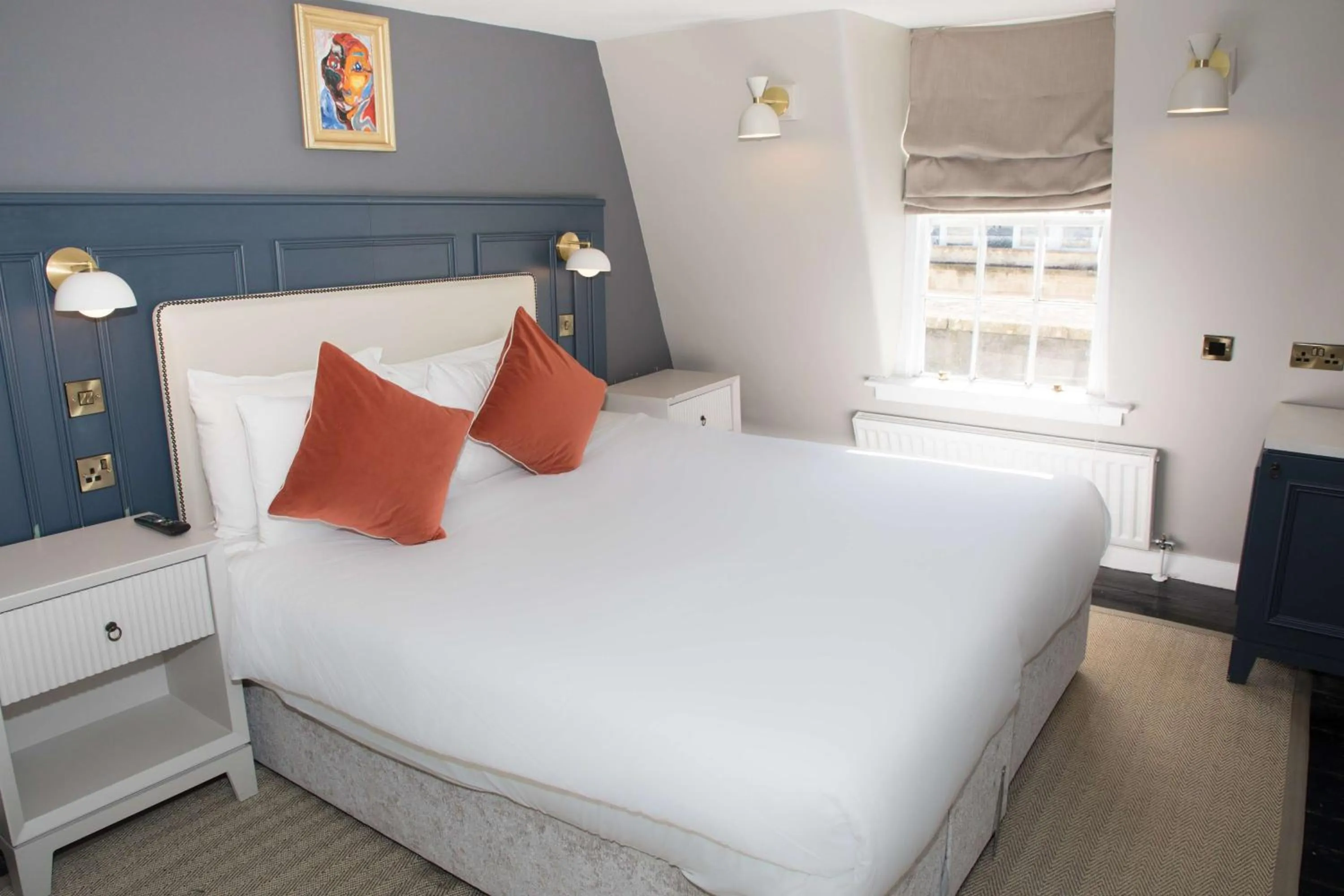 Photo of the whole room, Bed in Henrietta House, a member of Radisson Individuals