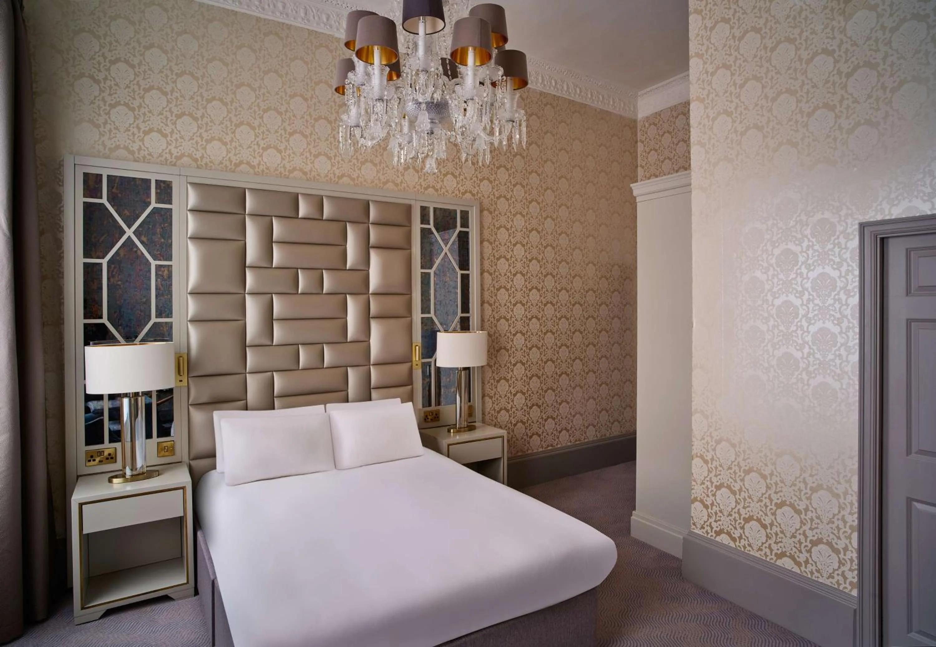 Bedroom, Bed in Henrietta House, a member of Radisson Individuals