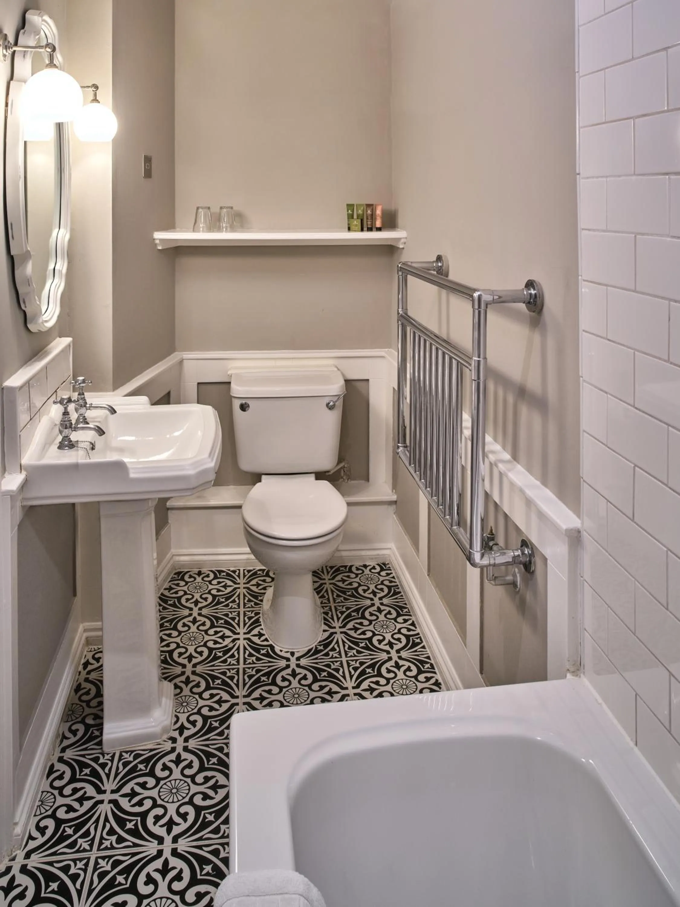 Toilet in Henrietta House, a member of Radisson Individuals