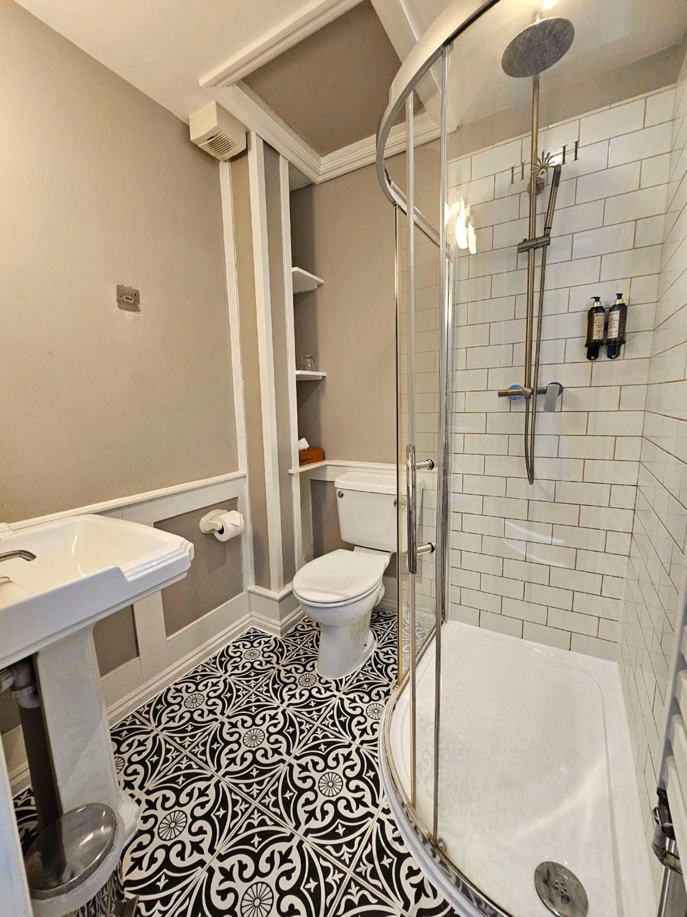 Bathroom in Henrietta House, a member of Radisson Individuals
