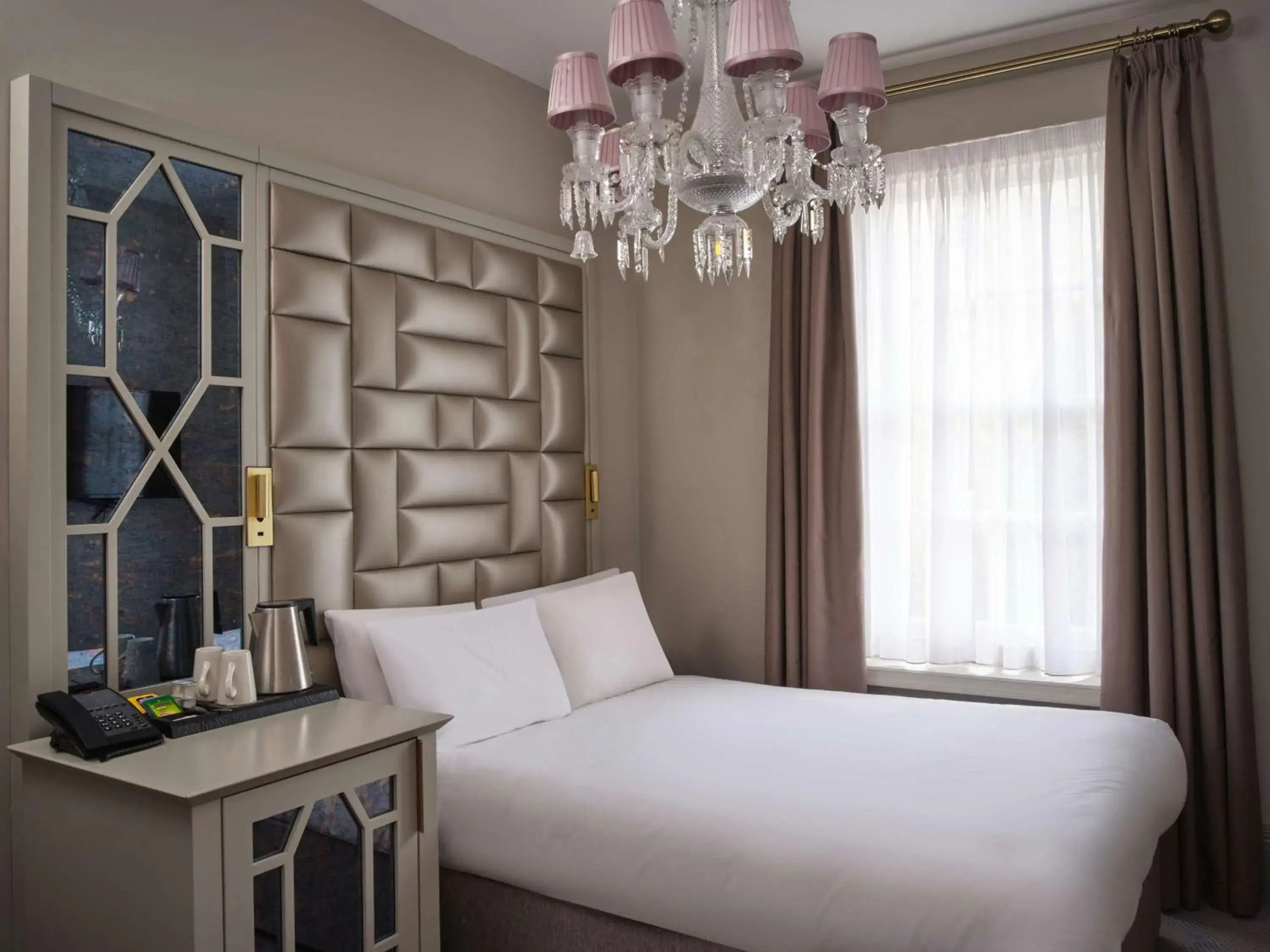 Boutique Cozy Room in Henrietta House, a member of Radisson Individuals Boutique Cozy Room in Henrietta House, a member of Radisson Individuals