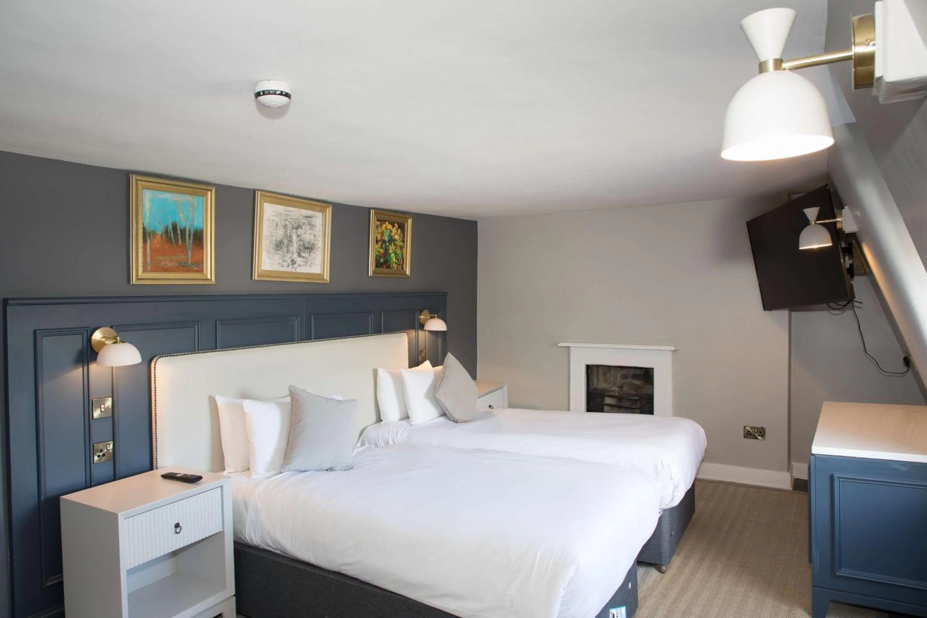 Photo of the whole room, Bed in Henrietta House, a member of Radisson Individuals