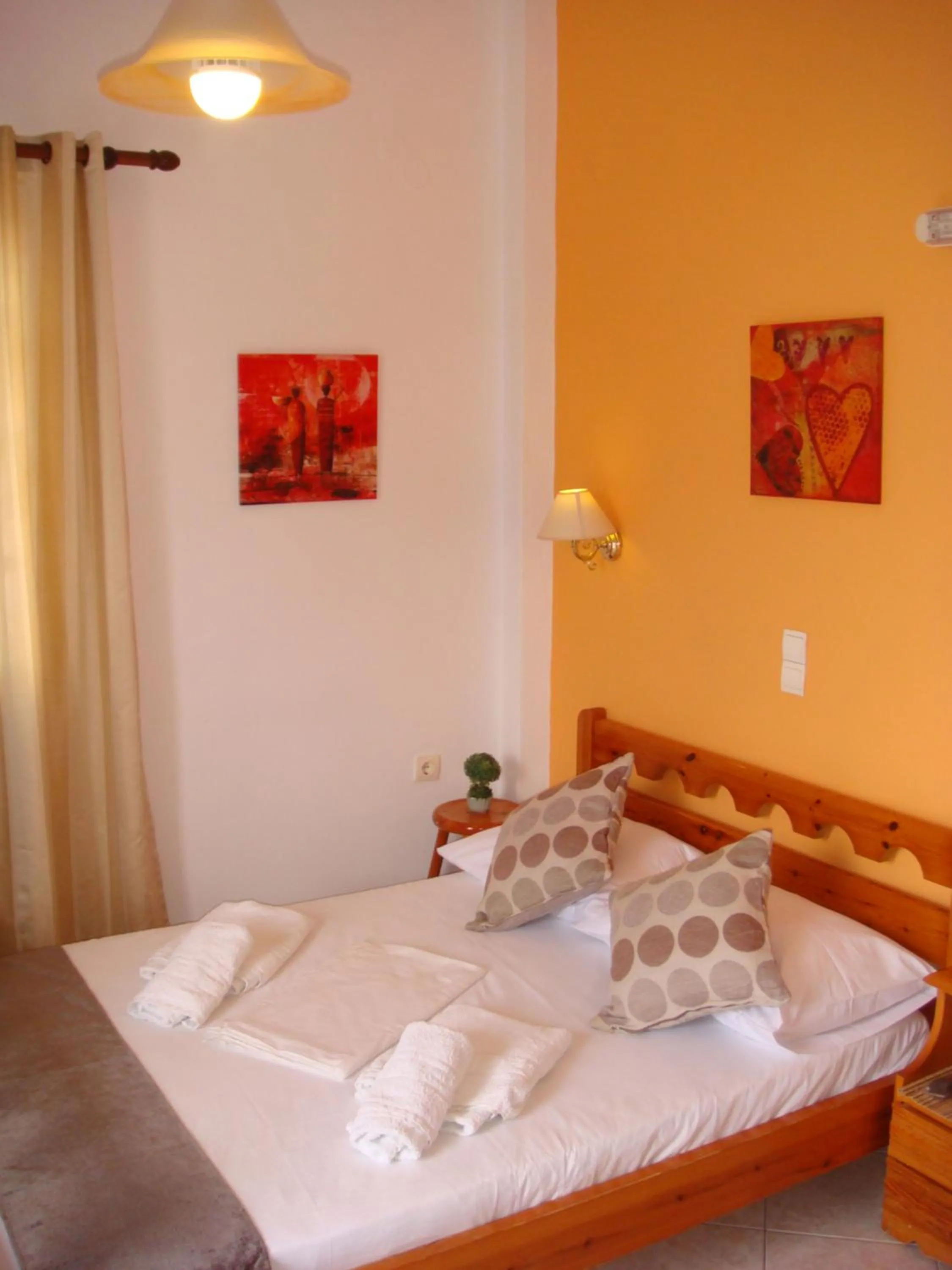 Bed in Boussetil Rooms CapAnMat